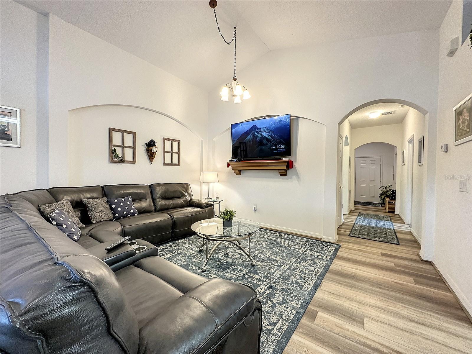 316 Kildrummy Drive Property Photo 14