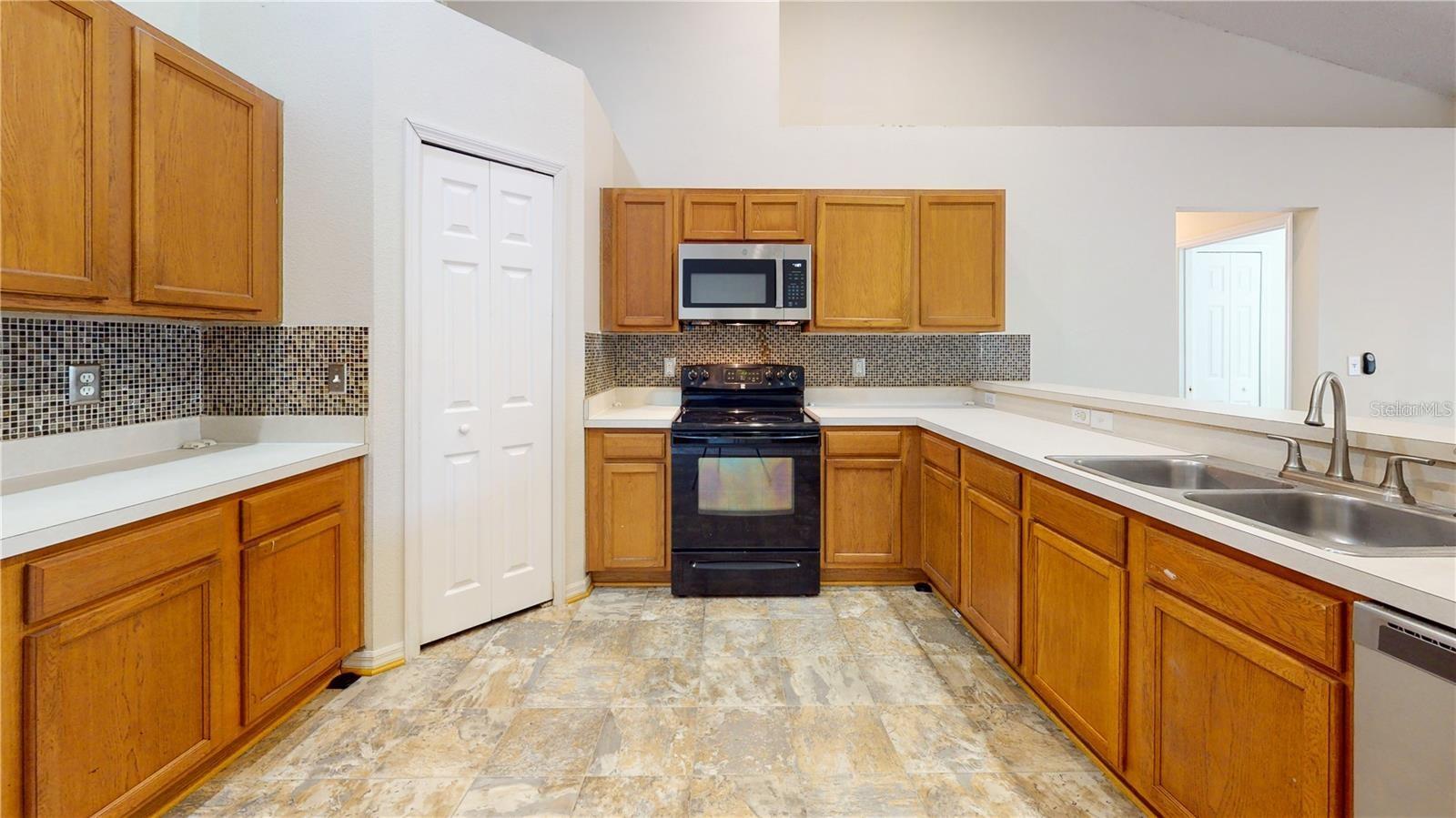 654 S Delmonte Court Property Photo 7
