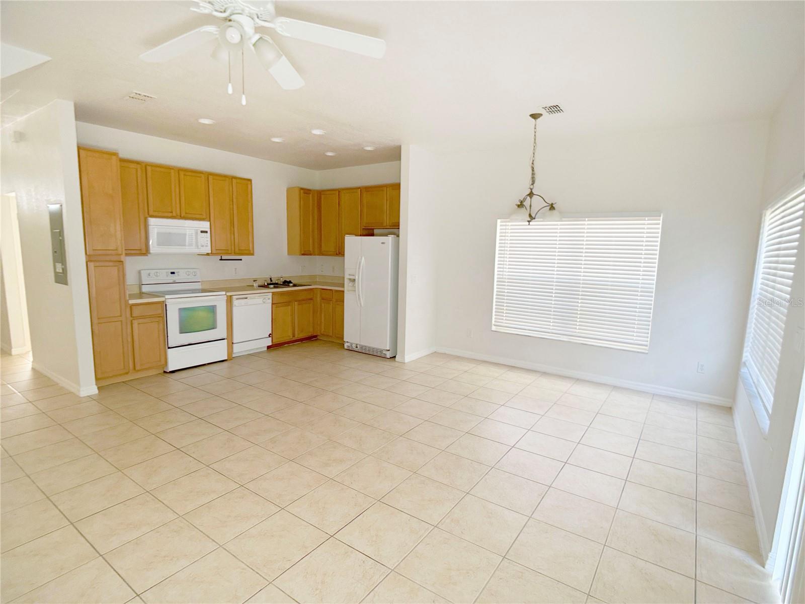 2374 Caravelle Cir Property Photo 3
