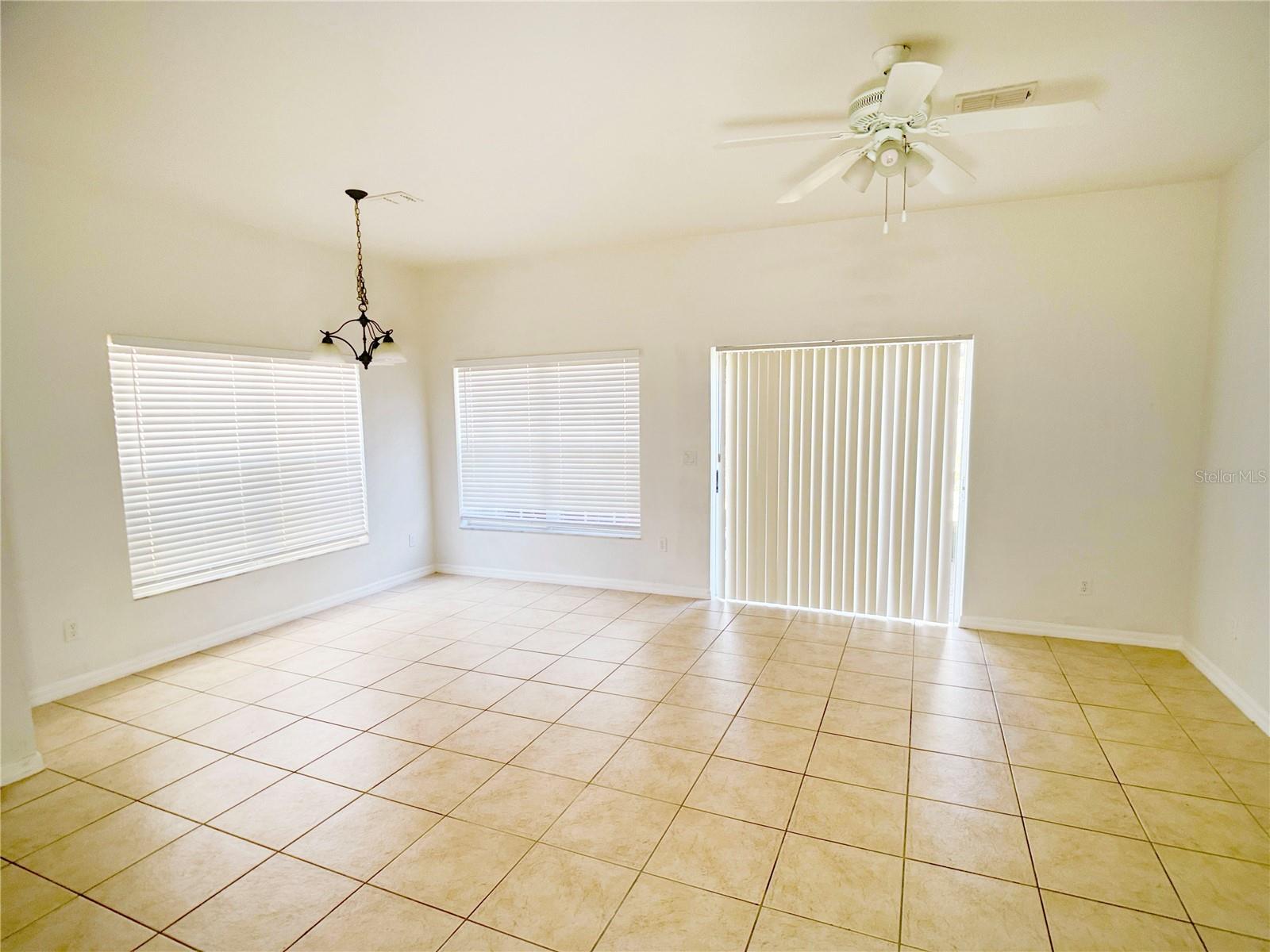 2374 Caravelle Cir Property Photo 4