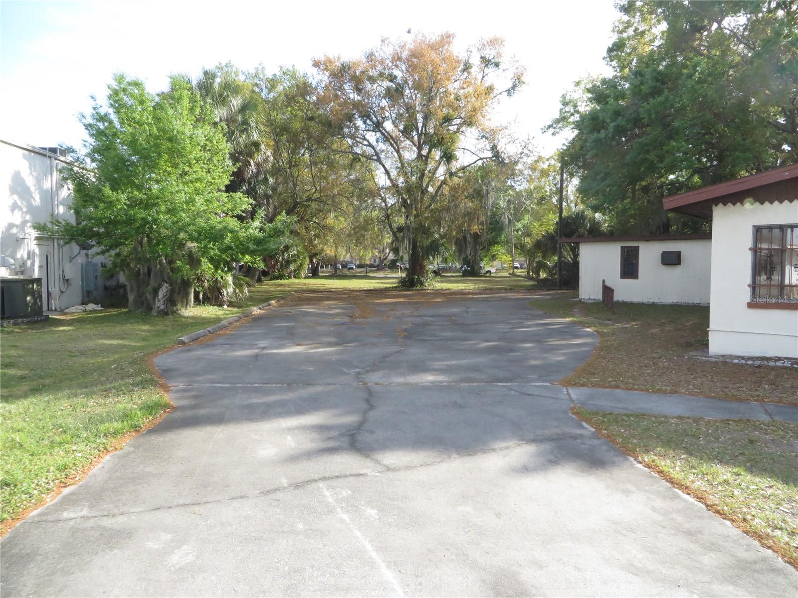 420 W CHERRY ST Property Photo 1