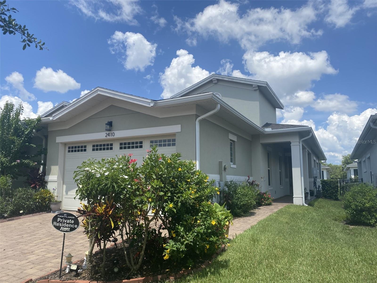 2410 Datura Loop Property Photo 2