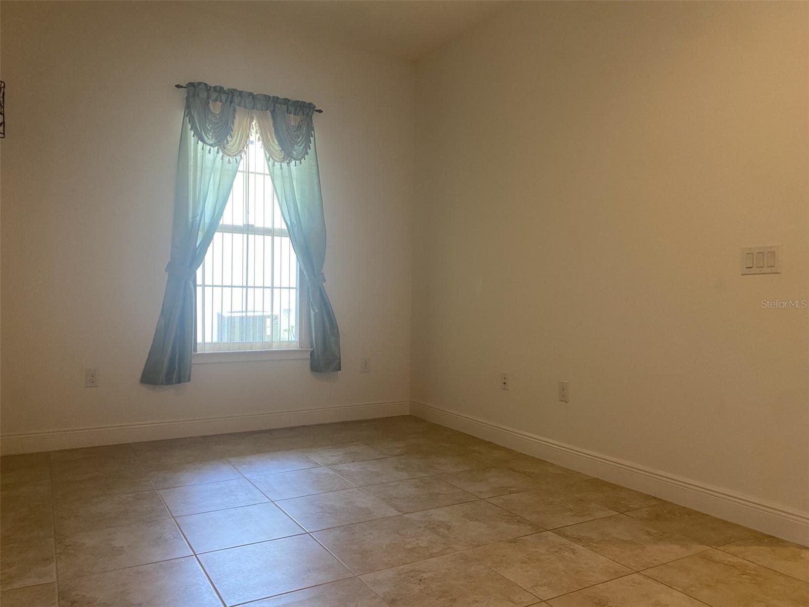 2410 Datura Loop Property Photo 12