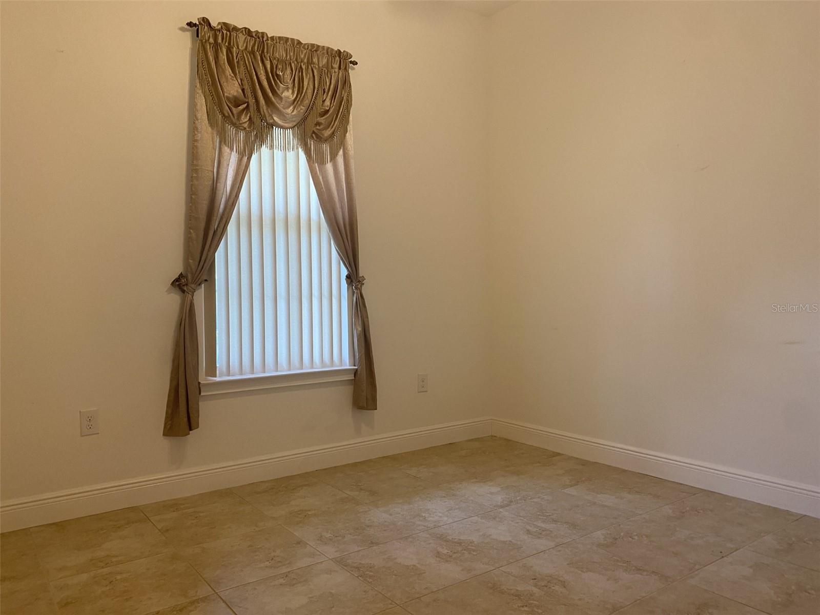 2410 Datura Loop Property Photo 20