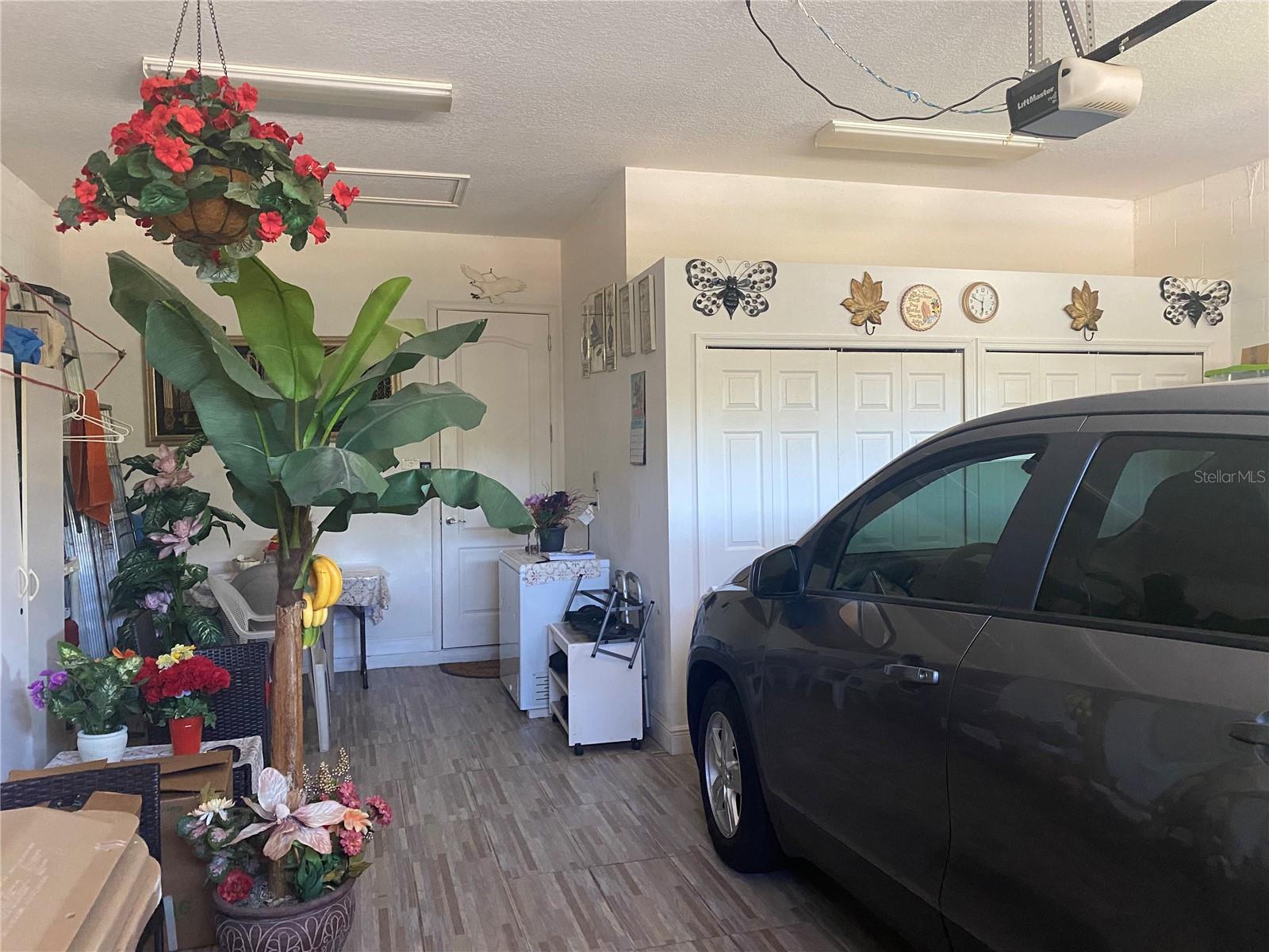 2410 Datura Loop Property Photo 28