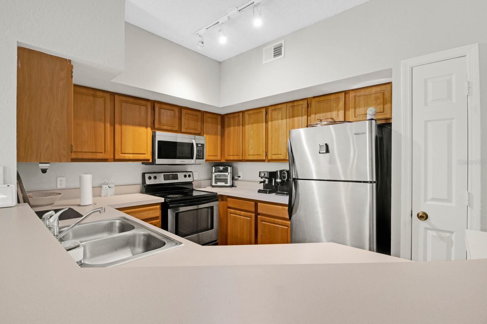 13103 Mulberry Park Dr #8211 Property Photo 4