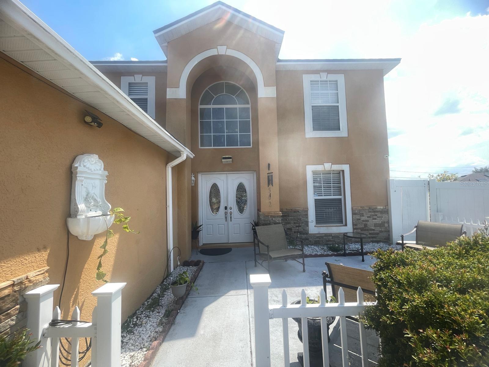 1502 Fort Meade Pl Property Photo 3