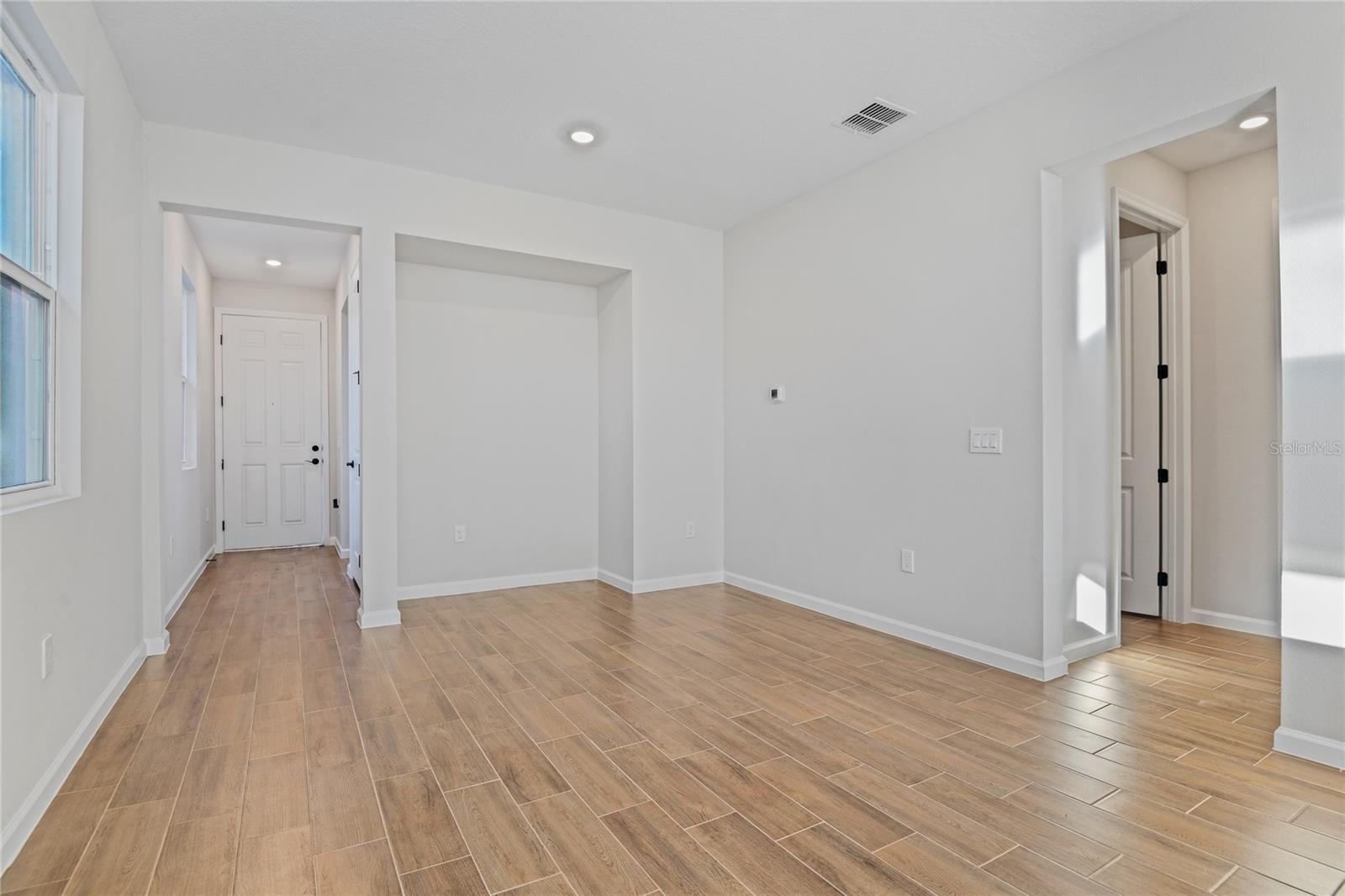 6333 Clover St Property Photo 4