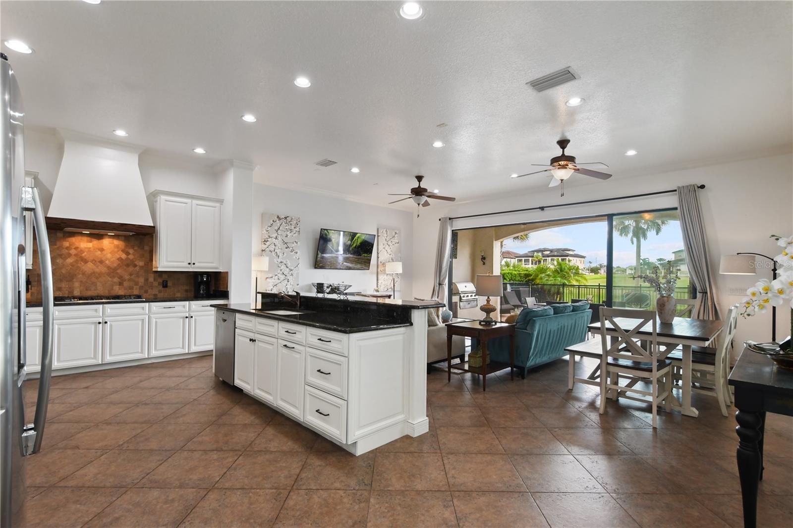 1040 Castle Pines Ct Property Photo 10