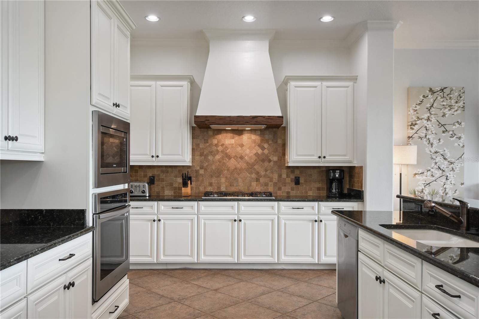 1040 Castle Pines Ct Property Photo 12