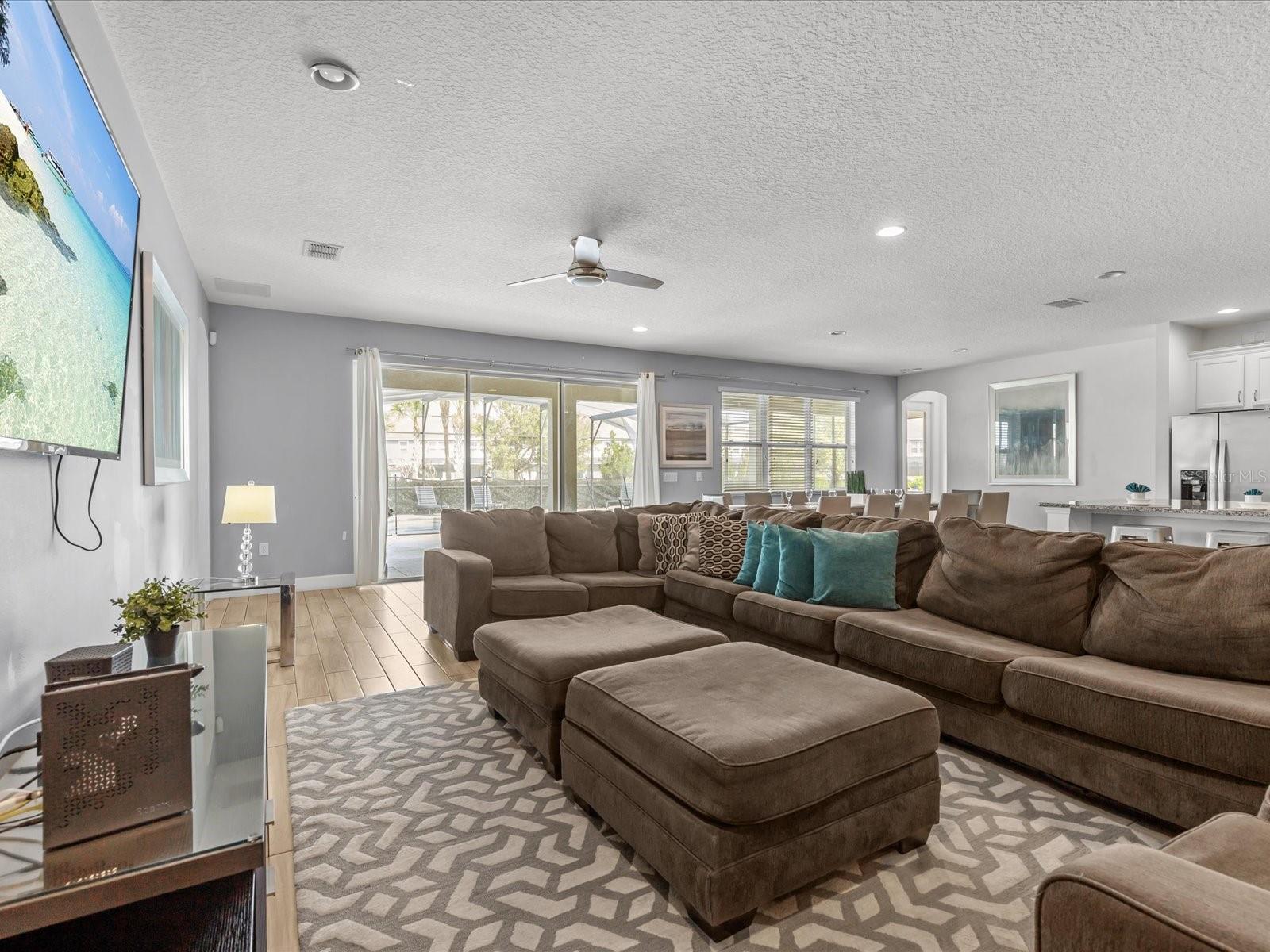 6012 Oak Green Loop Property Photo 3
