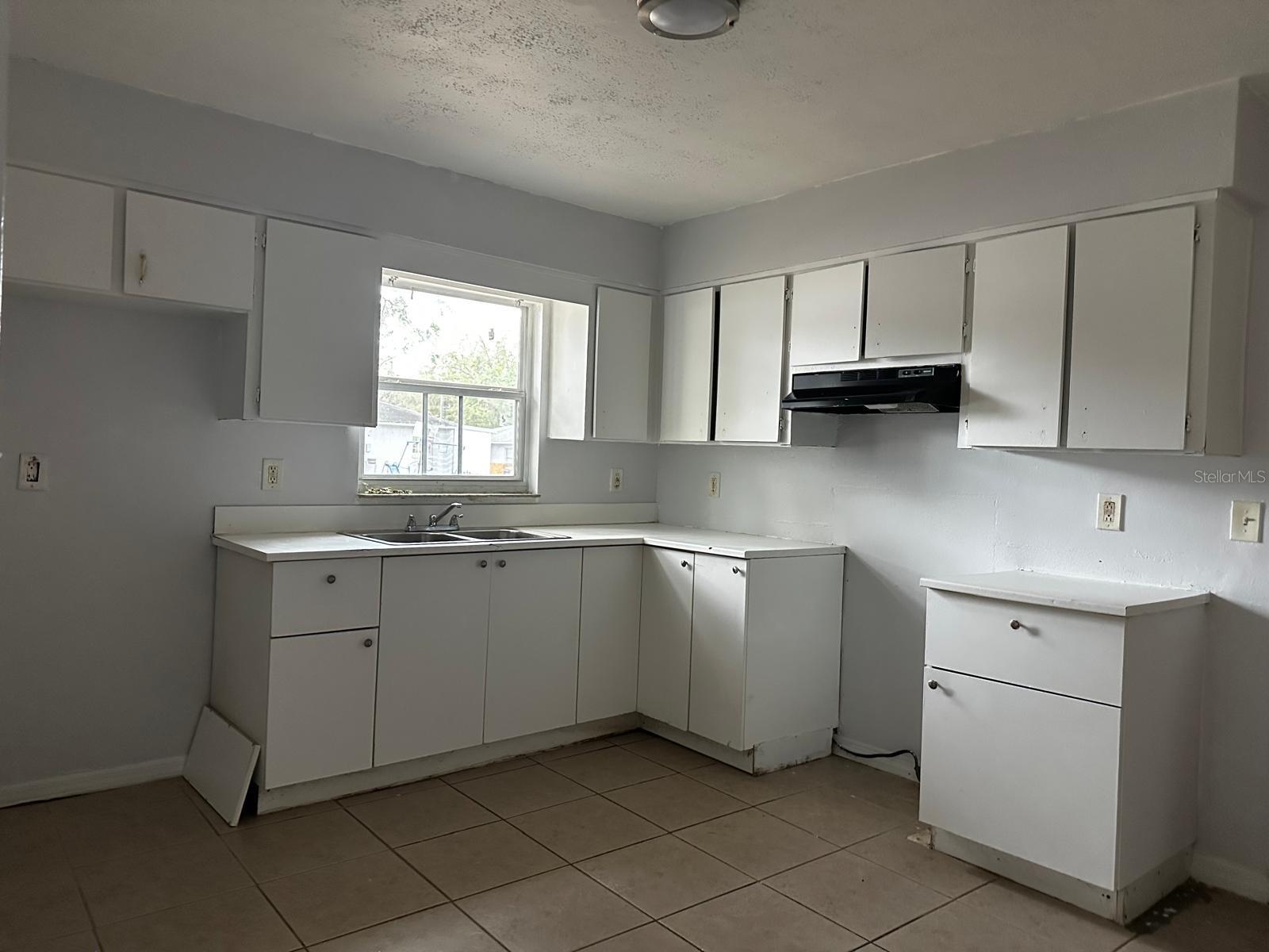 1020 Birchwood Ct #1,2 Property Photo 4