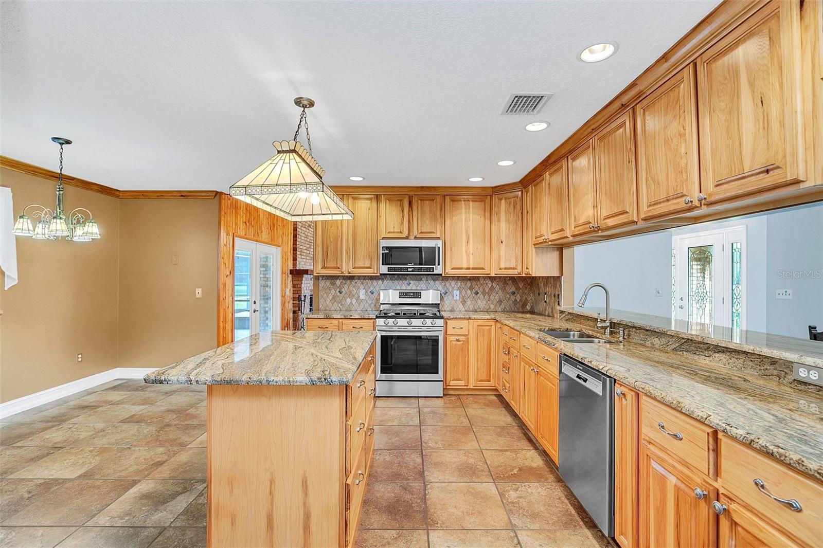 4147 Boggy Creek Rd Property Photo 3
