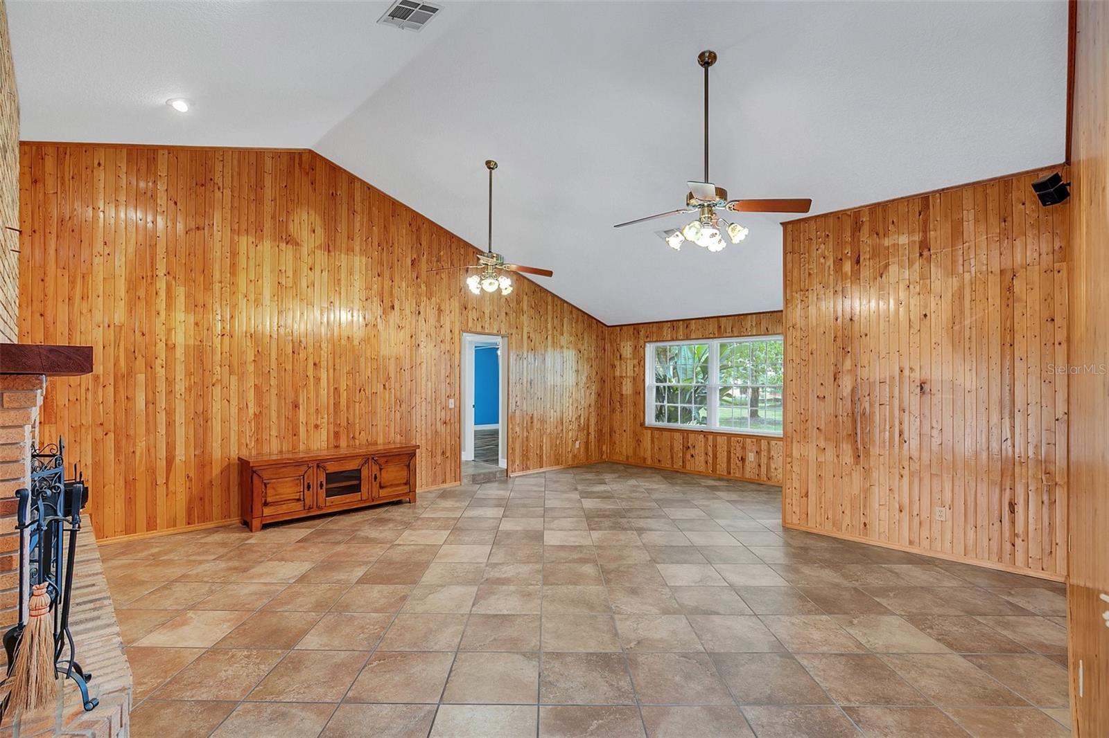 4147 Boggy Creek Rd Property Photo 7