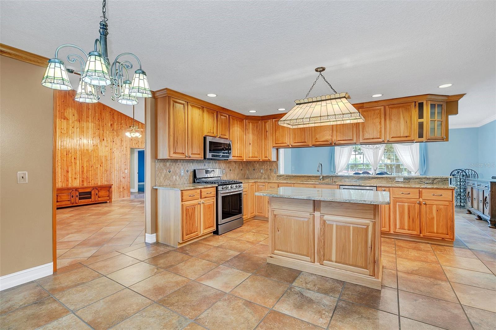 4147 Boggy Creek Rd Property Photo 10