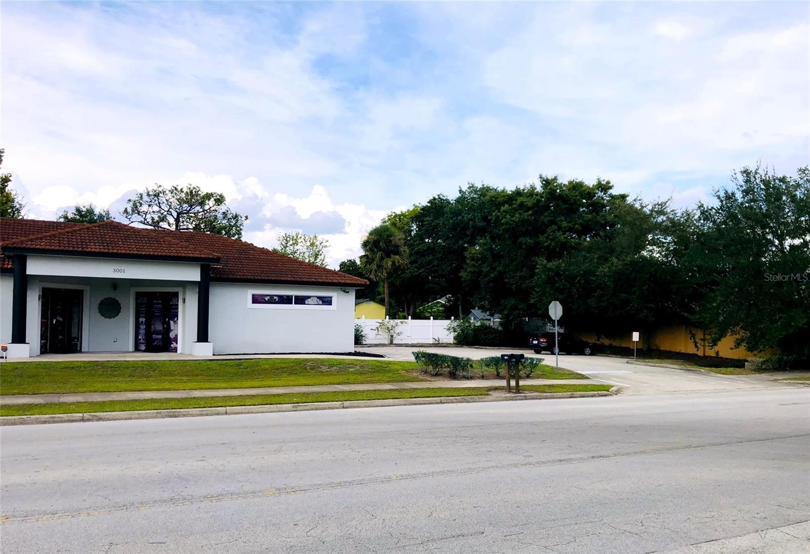 3001 Michigan Ave Property Photo 4