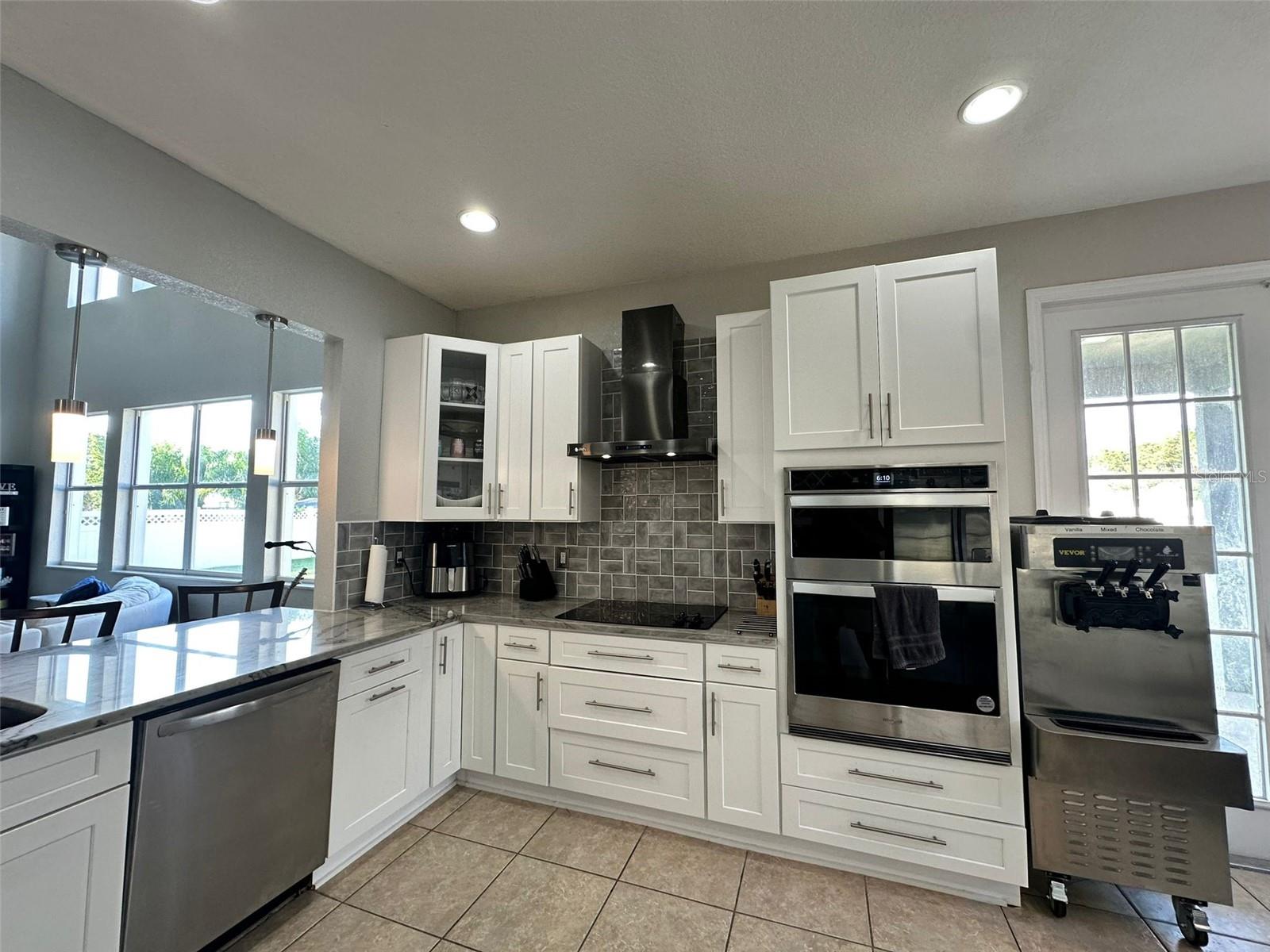 2321 Hinsdale Dr Property Photo 11