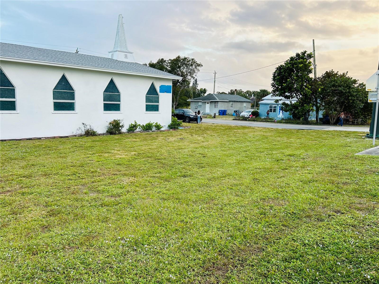 1930 38th Ln Property Photo 3