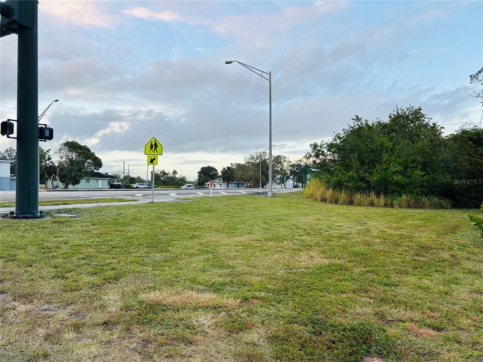 1930 38th Ln Property Photo 5