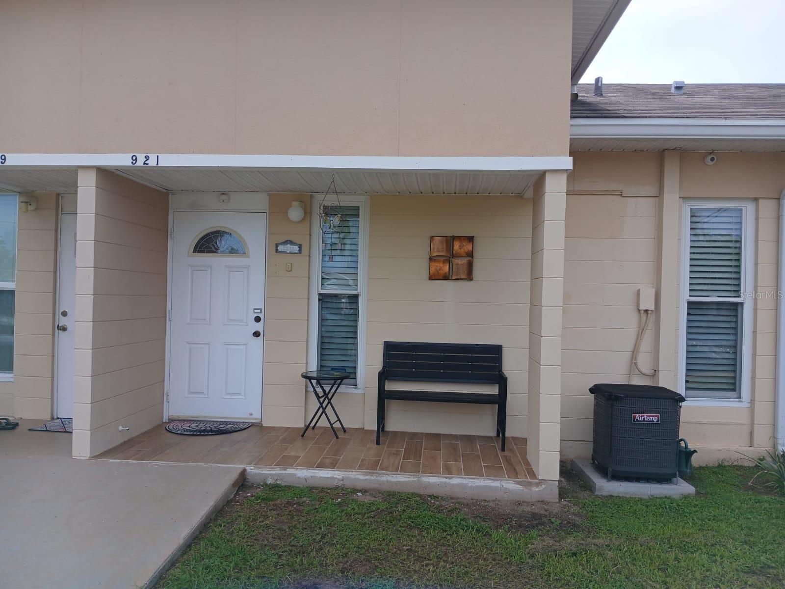 921 Club Cir Property Photo