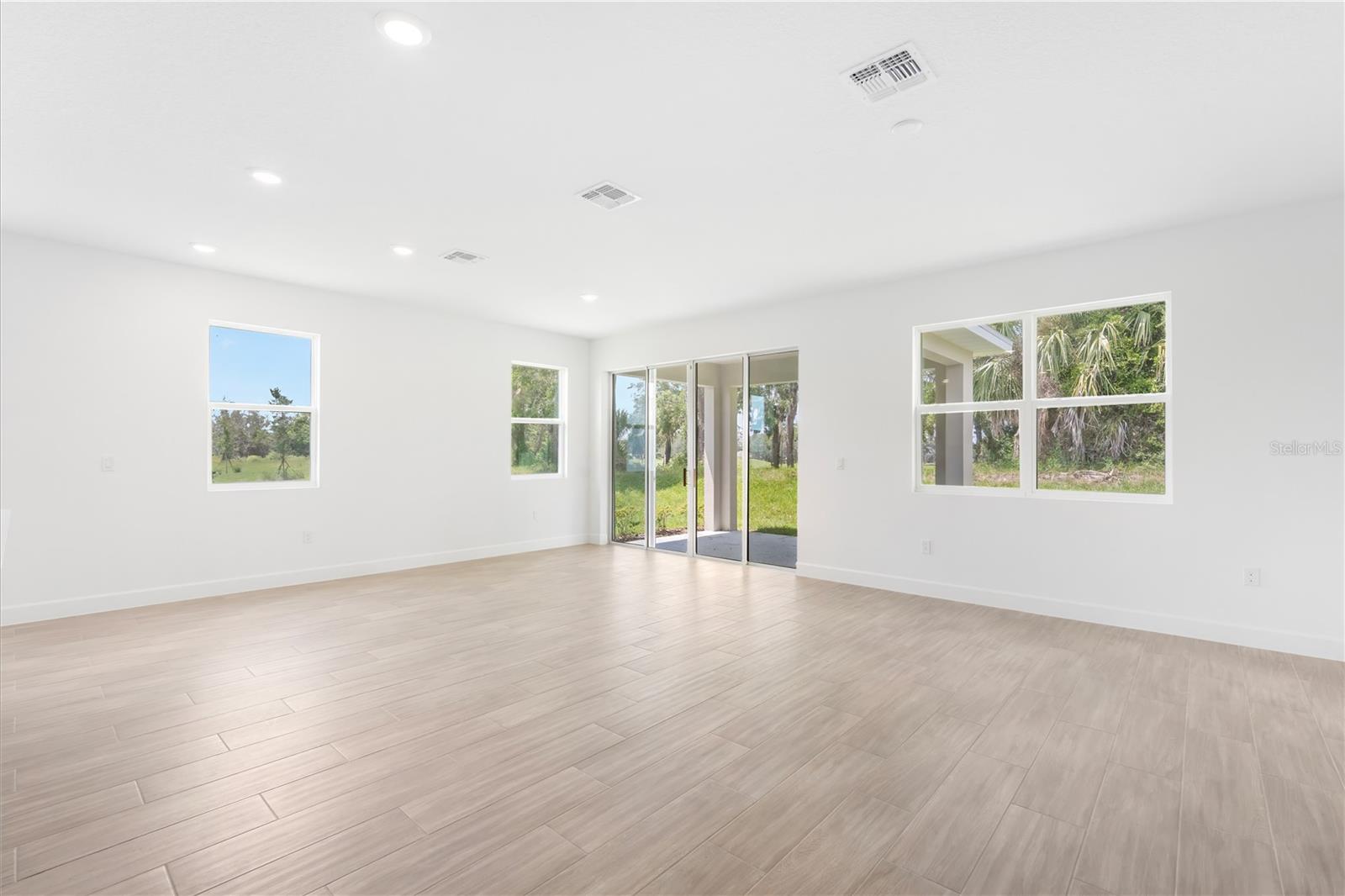 9109 Players Dr Property Photo 15