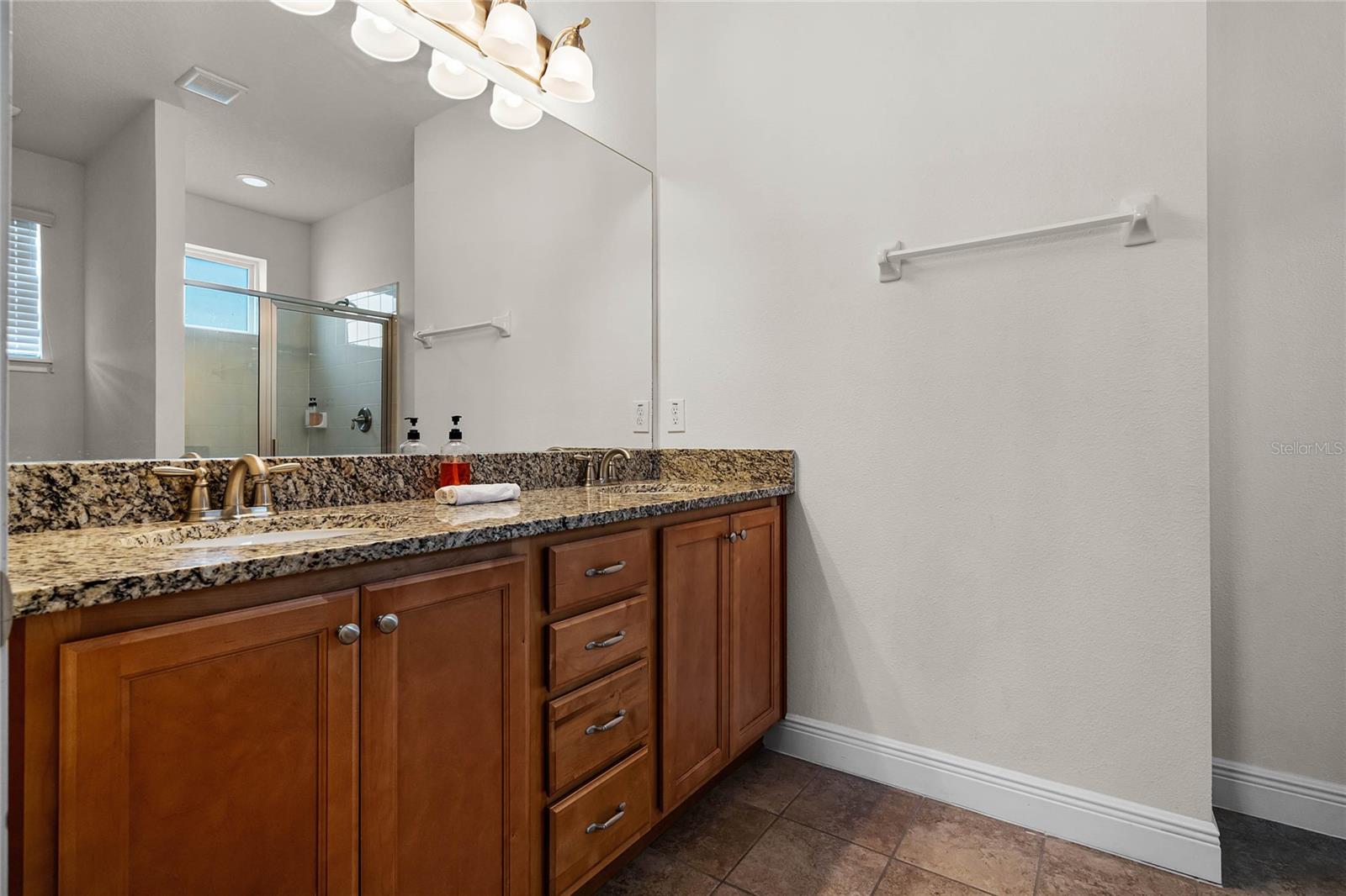 350 Pendant Ct Property Photo 27