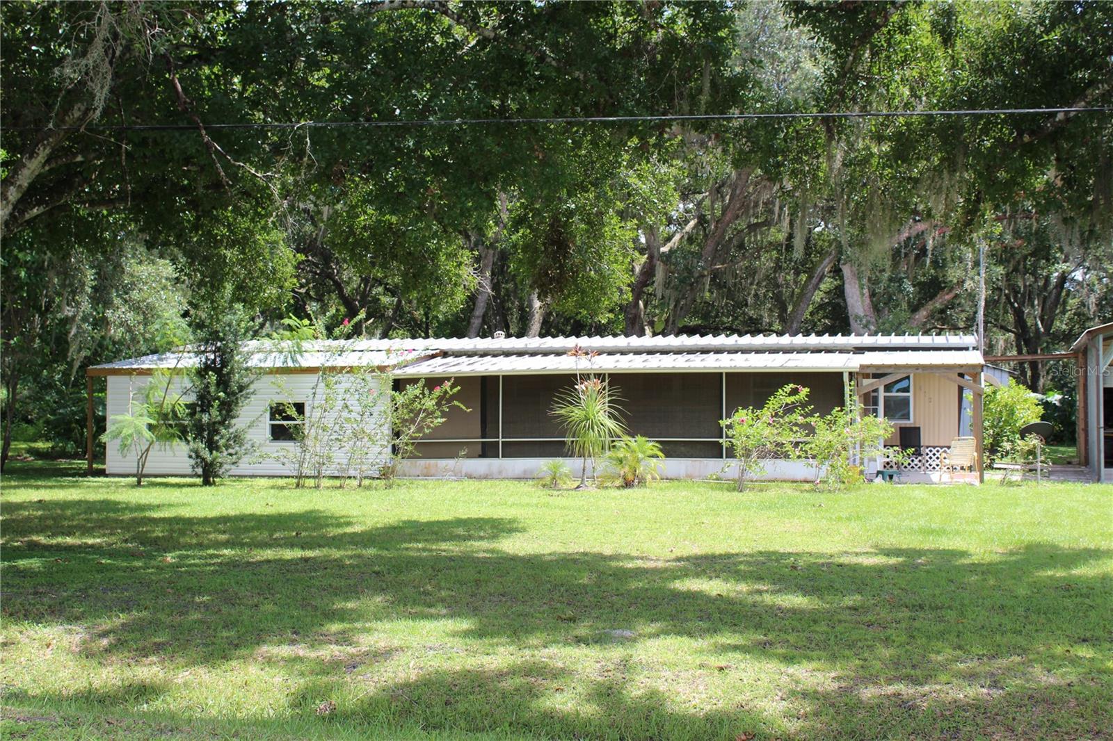 412 Hornsby Ln Property Photo
