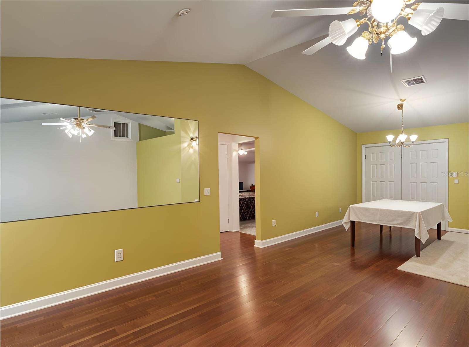 912 Ne 144th Ct Property Photo 3