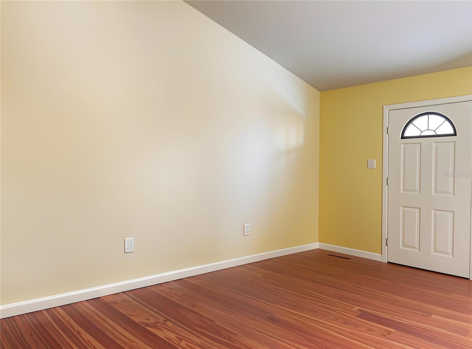 912 Ne 144th Ct Property Photo 4