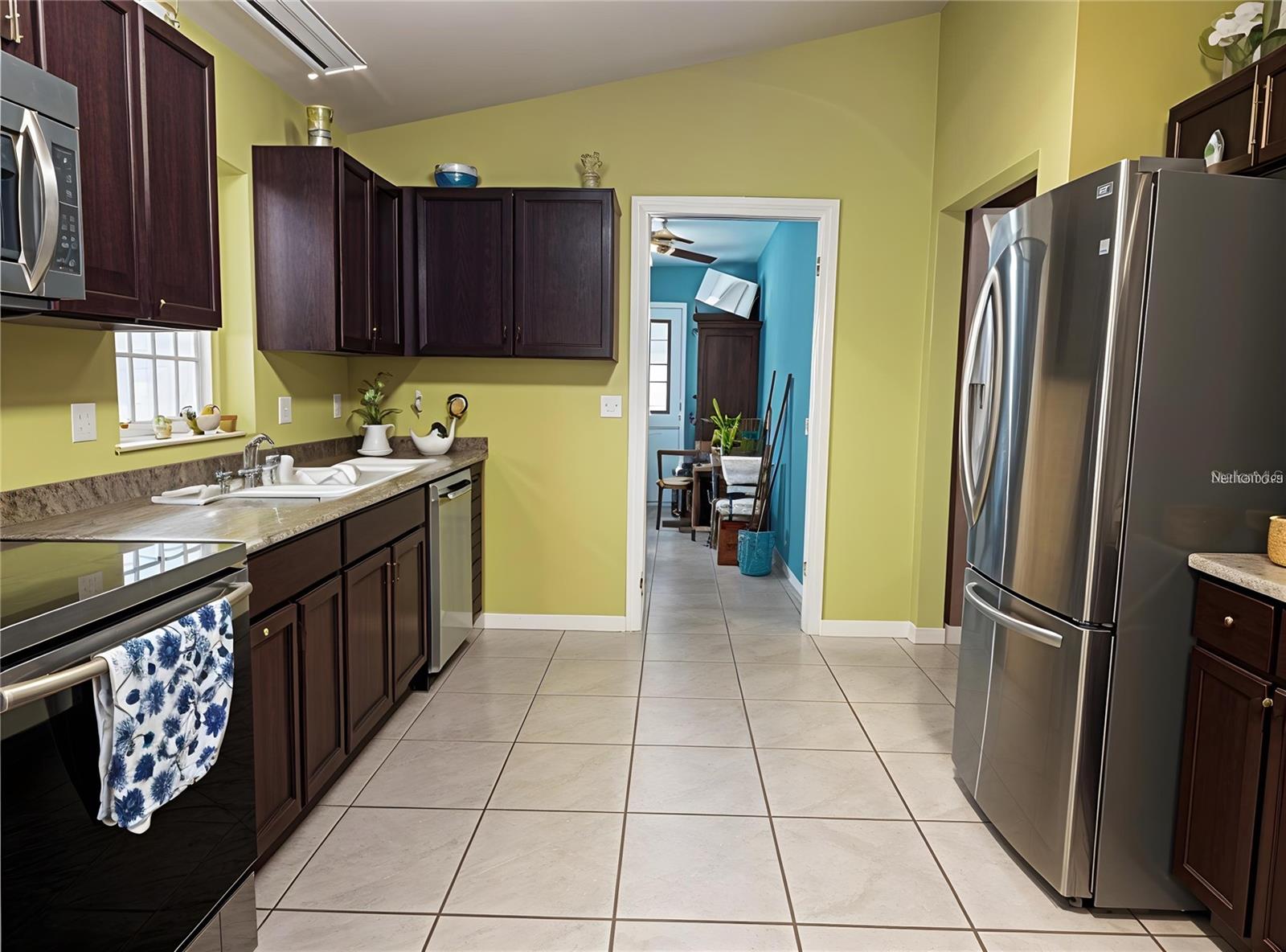 912 Ne 144th Ct Property Photo 5
