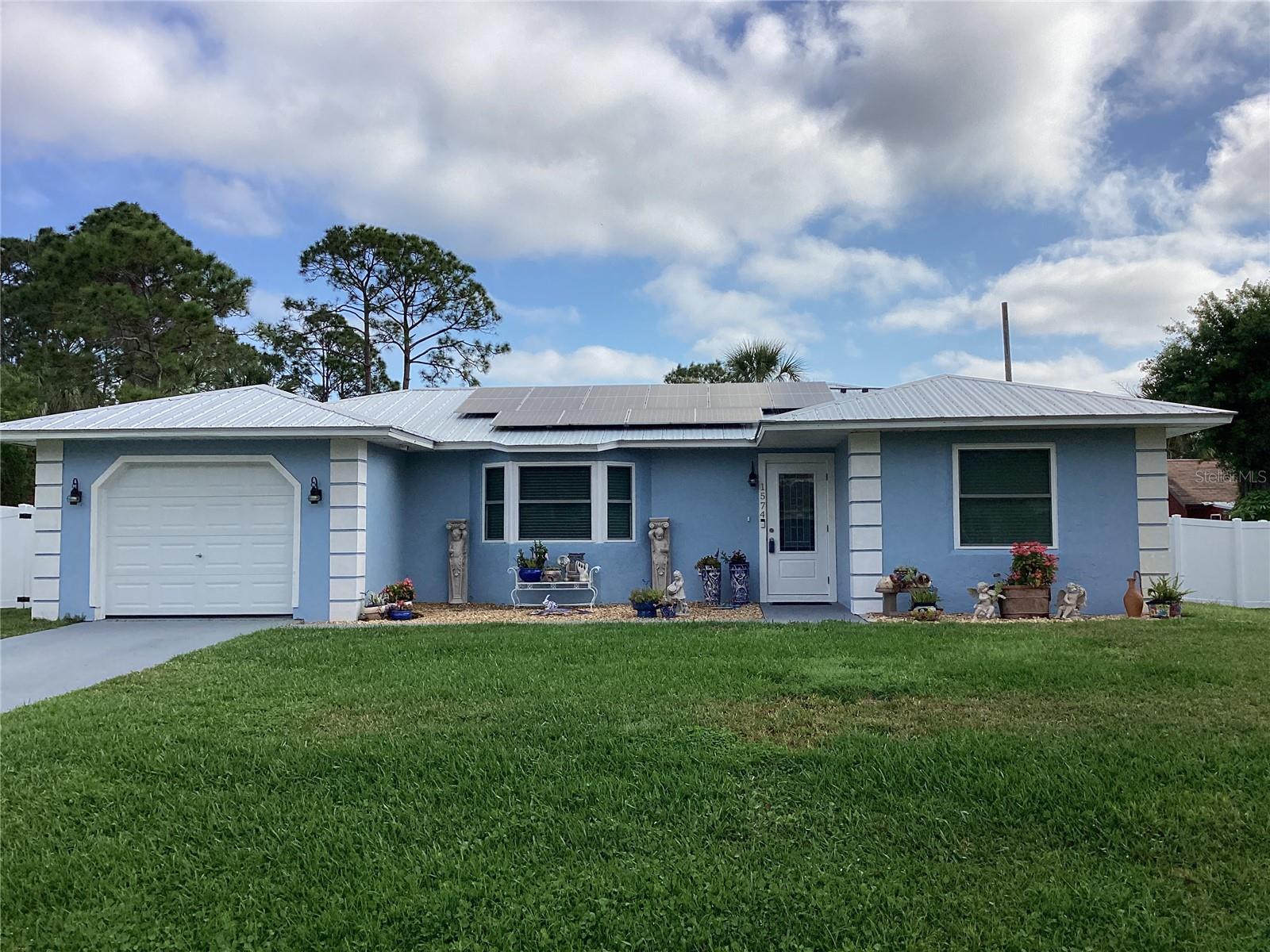 1574 Damask Ln Property Photo