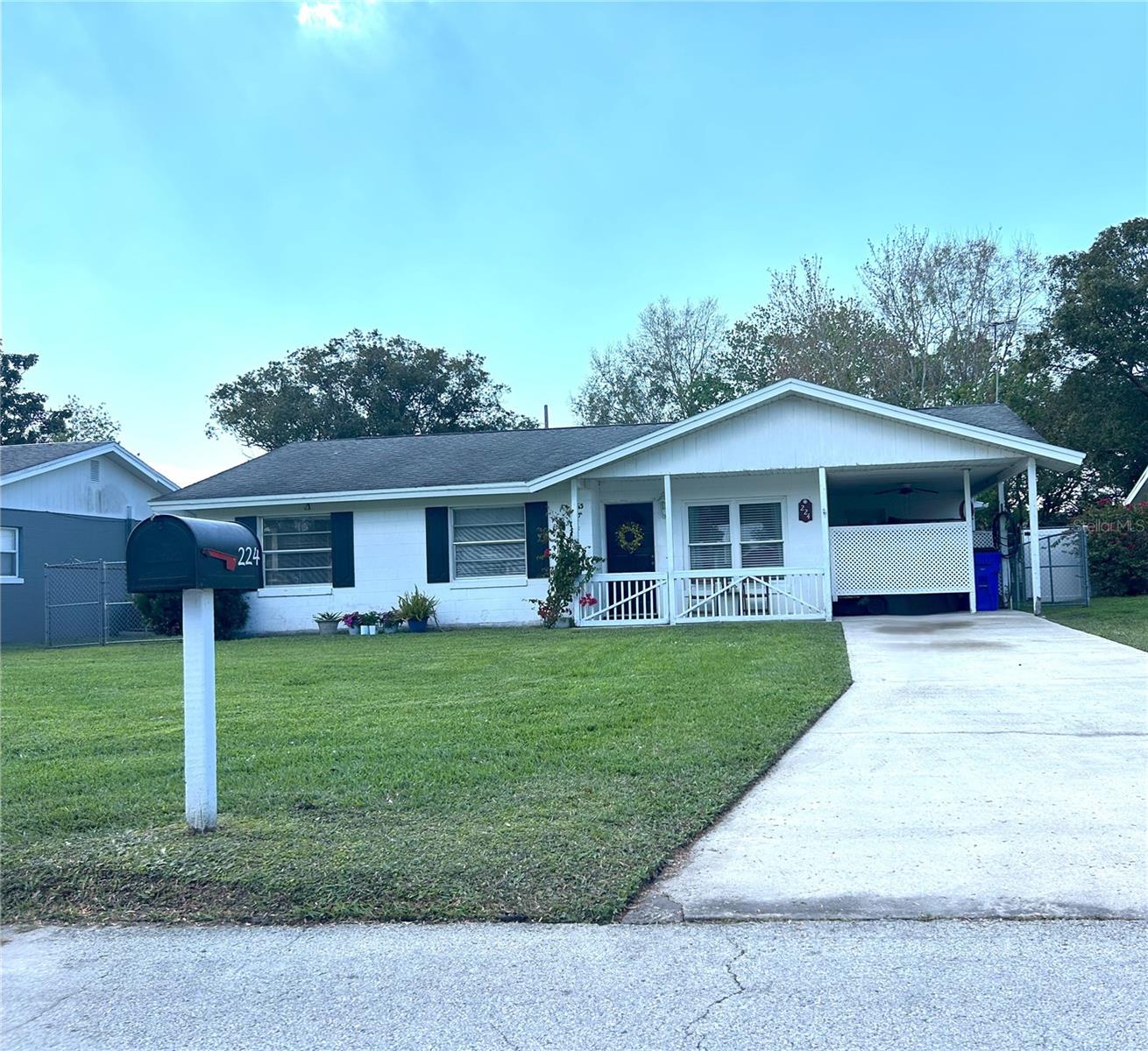 224 Montana Ave Property Photo 1
