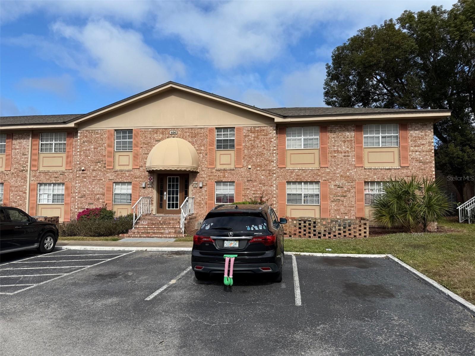 404 Banyon Tree Cir #202 Property Photo