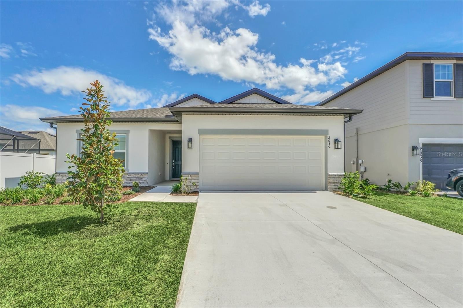 2039 Derwent Dr Property Photo