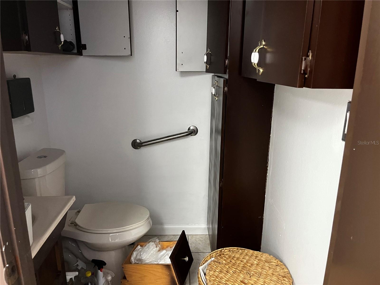 318 N John Young Pkwy #103 Property Photo 14