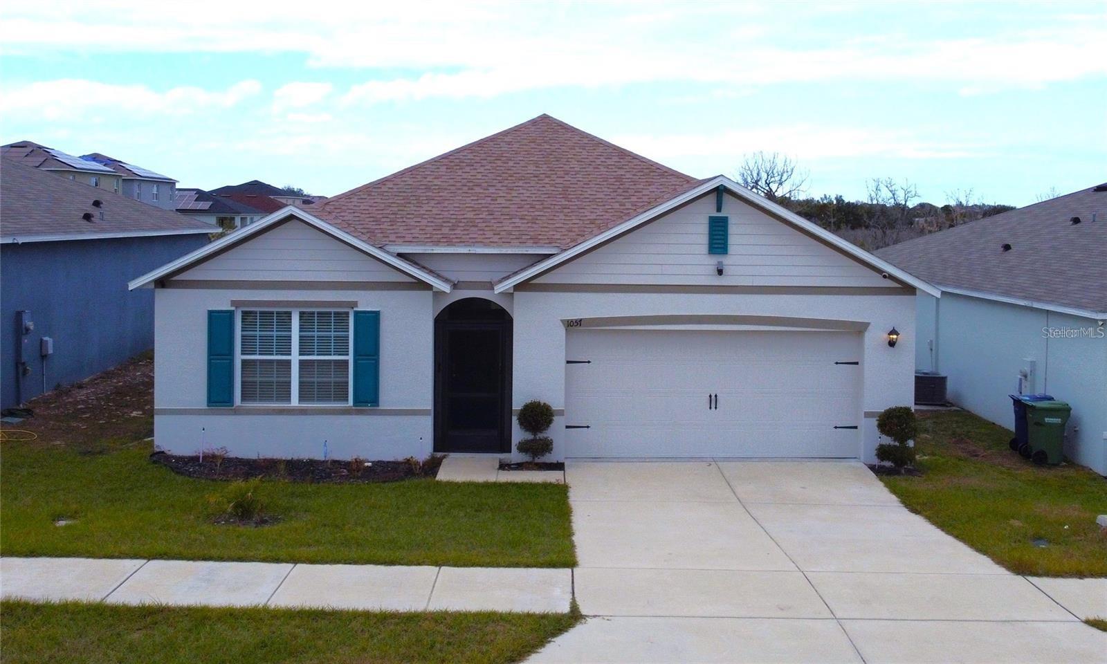 1057 Cambridge Dr Property Photo
