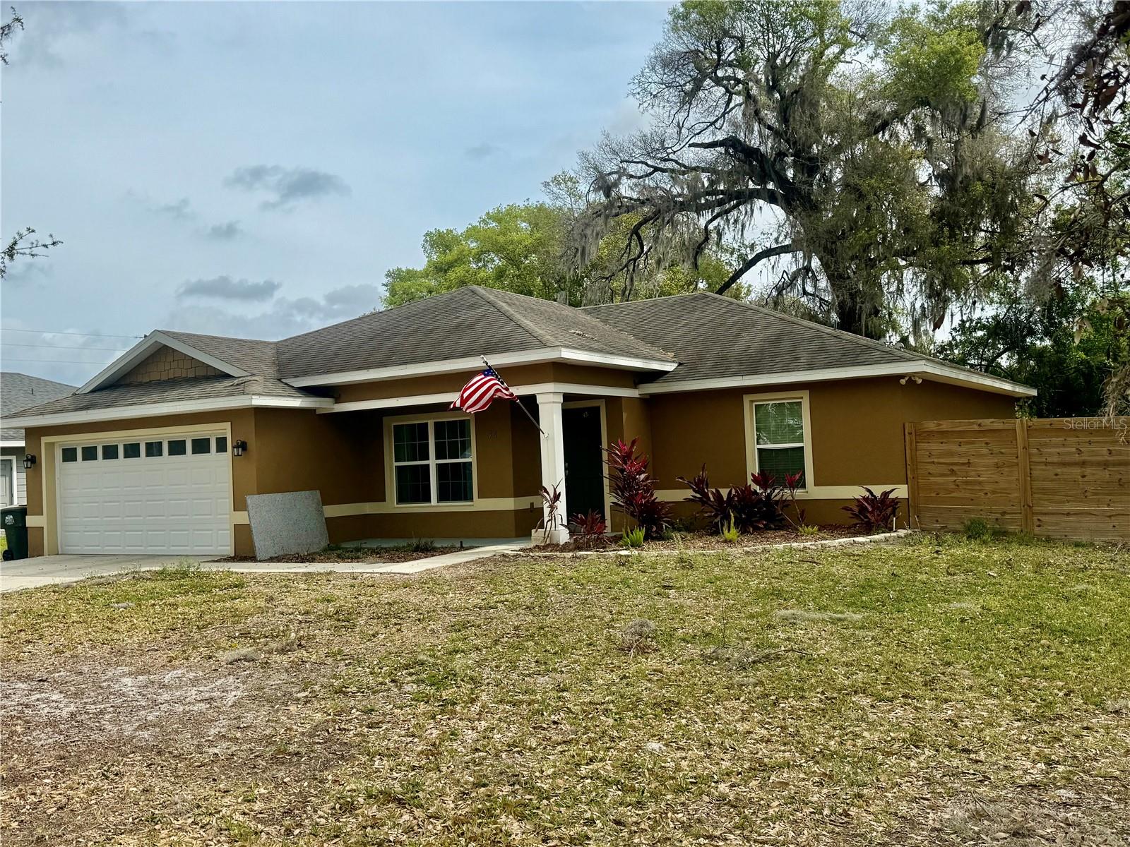 74 N Oak Ave Property Photo