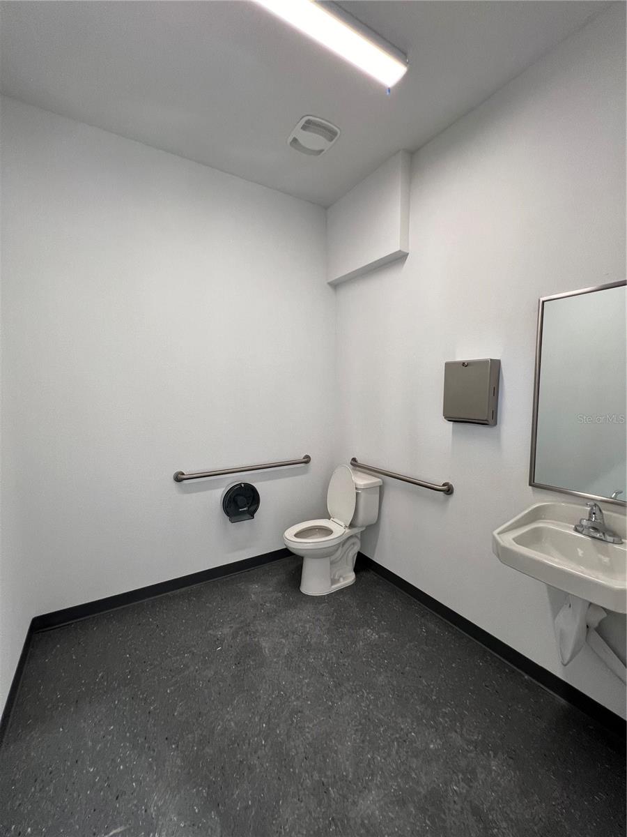 1450 Hamlin Ave Property Photo 7
