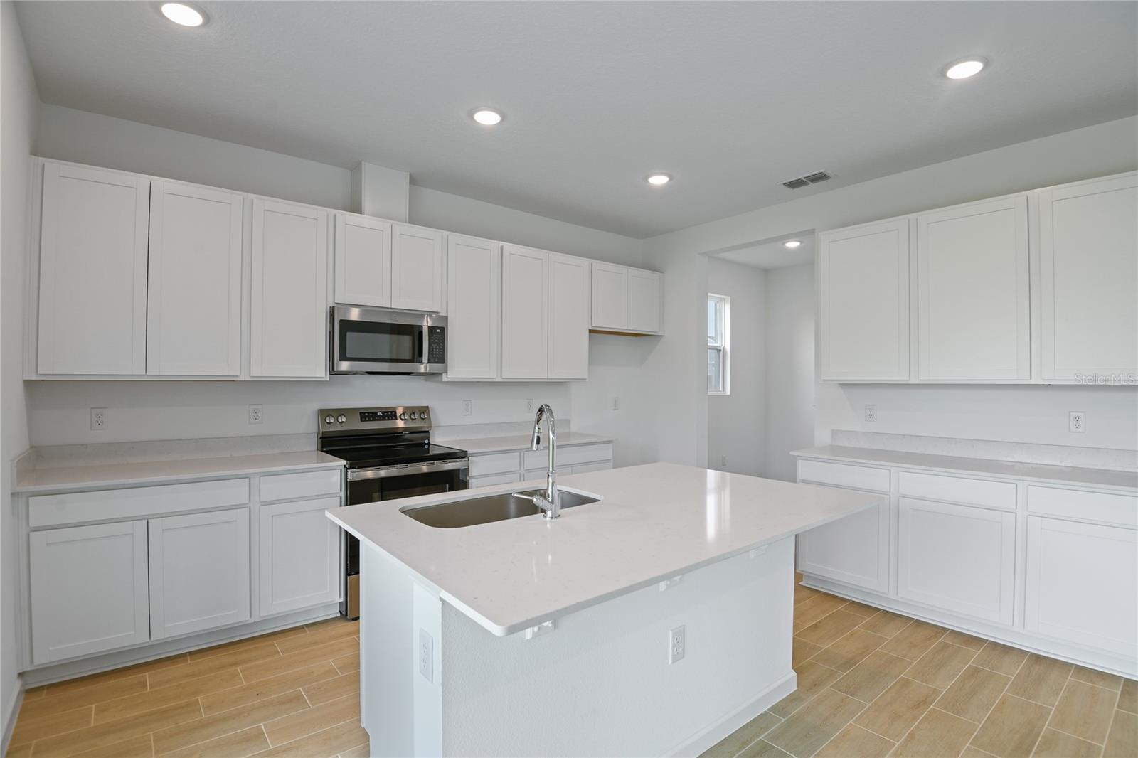 1035 Wisteria Way Property Photo 4