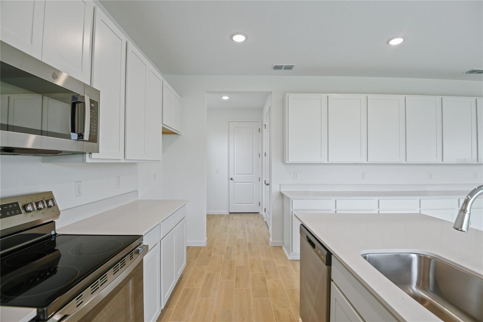 1035 Wisteria Way Property Photo 6