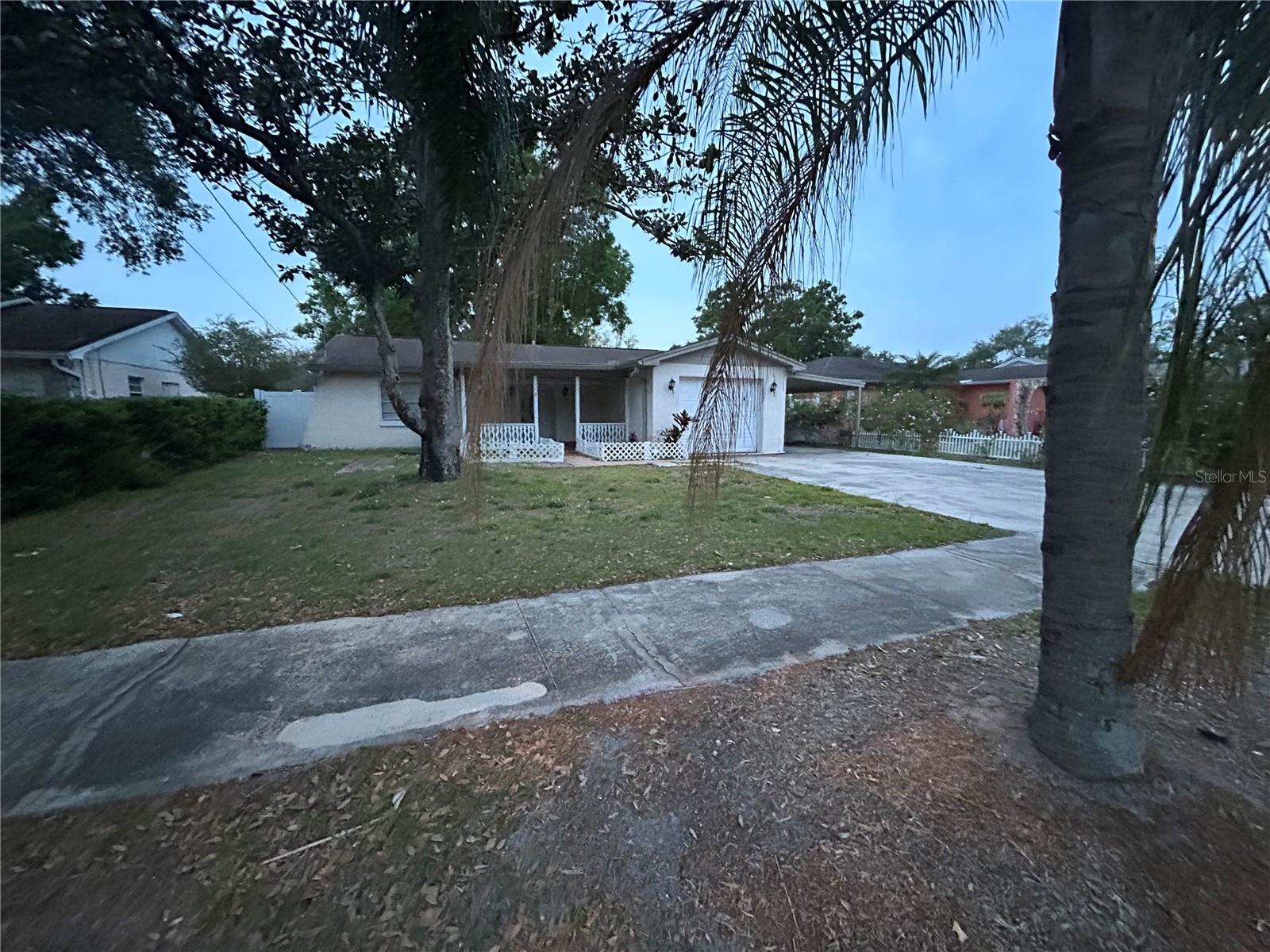 1912 W CLINTON ST Property Photo 1