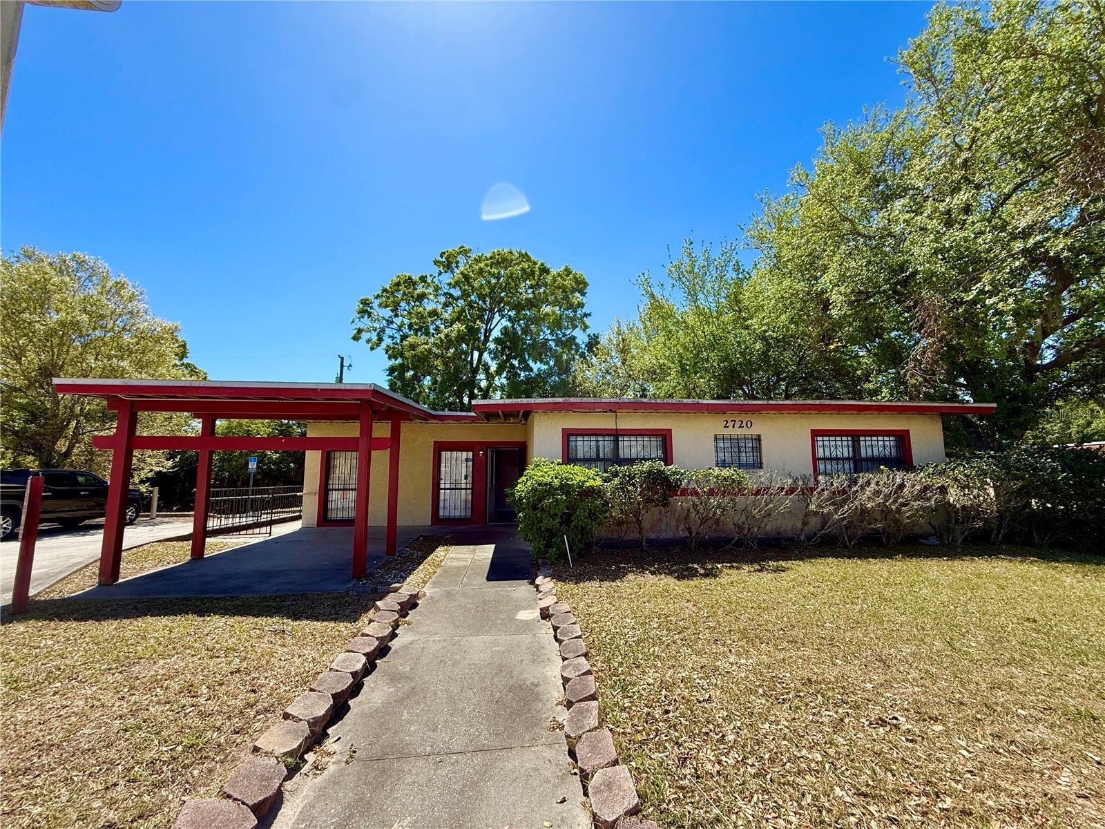 2720 W Vine St Property Photo 1