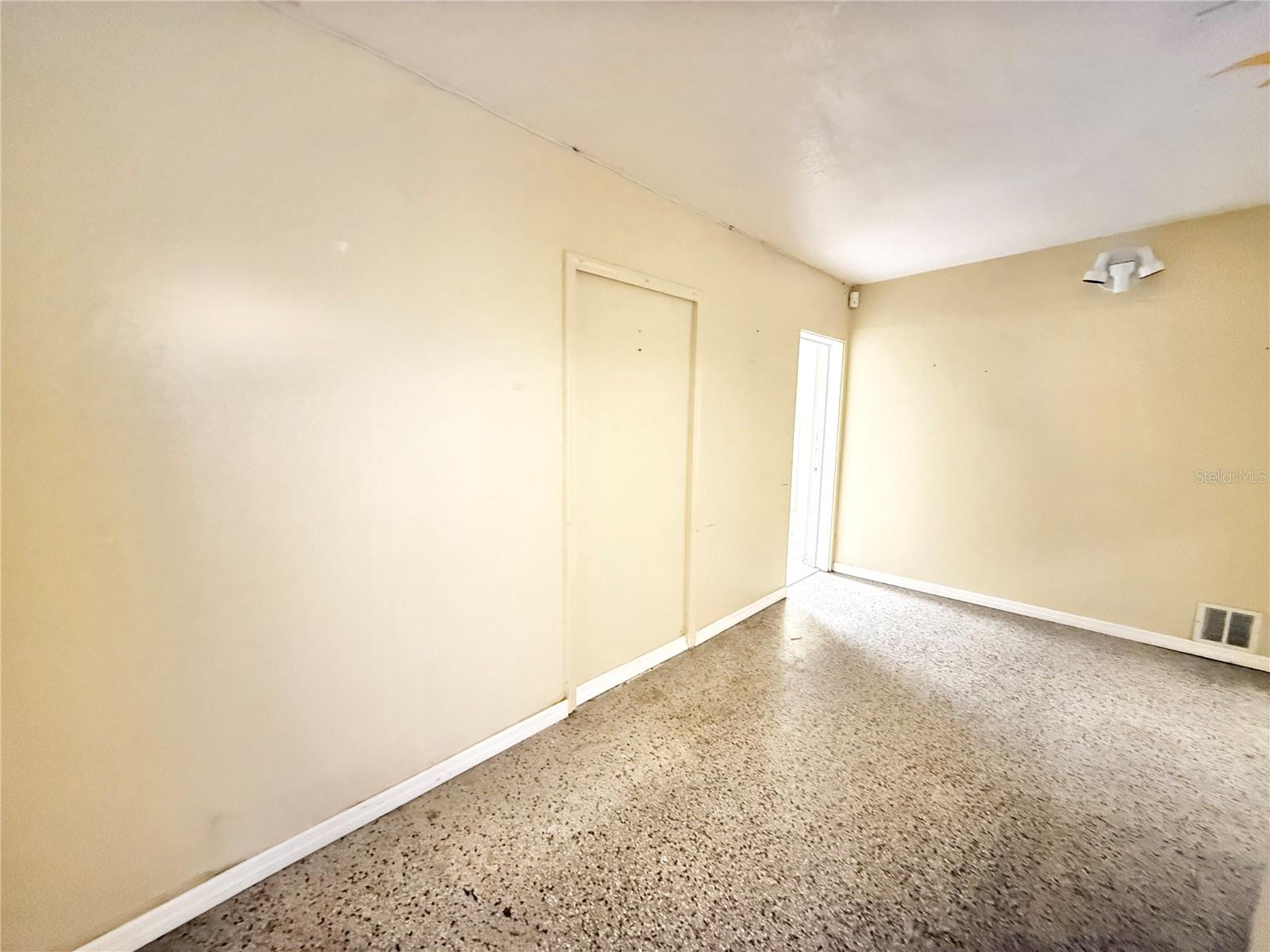 2720 W Vine St Property Photo 4