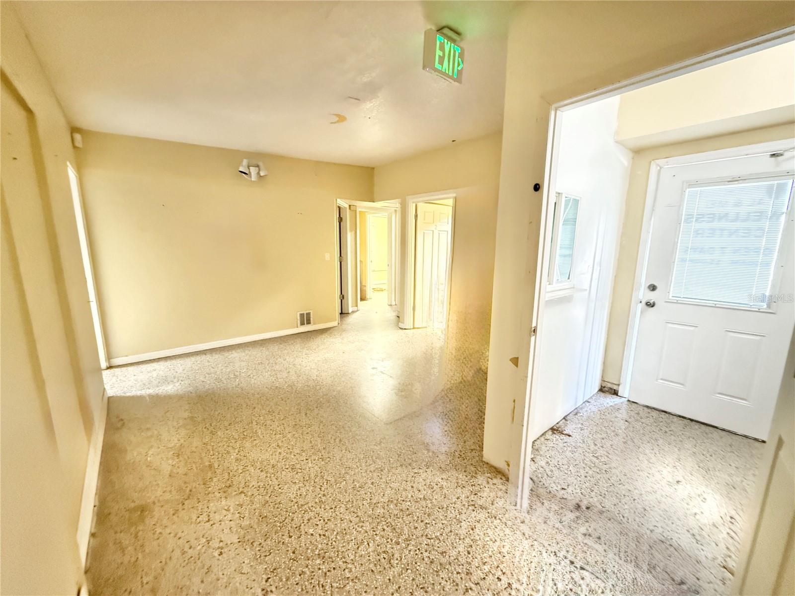 2720 W Vine St Property Photo 5