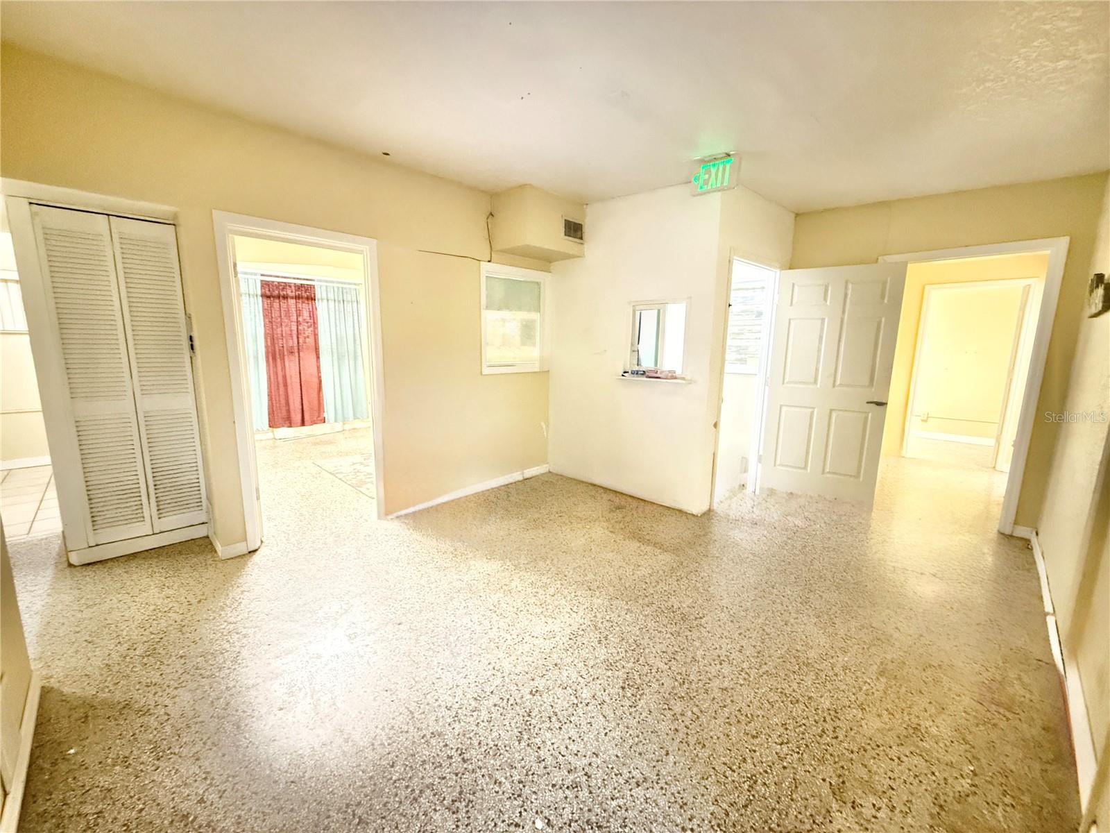 2720 W Vine St Property Photo 6