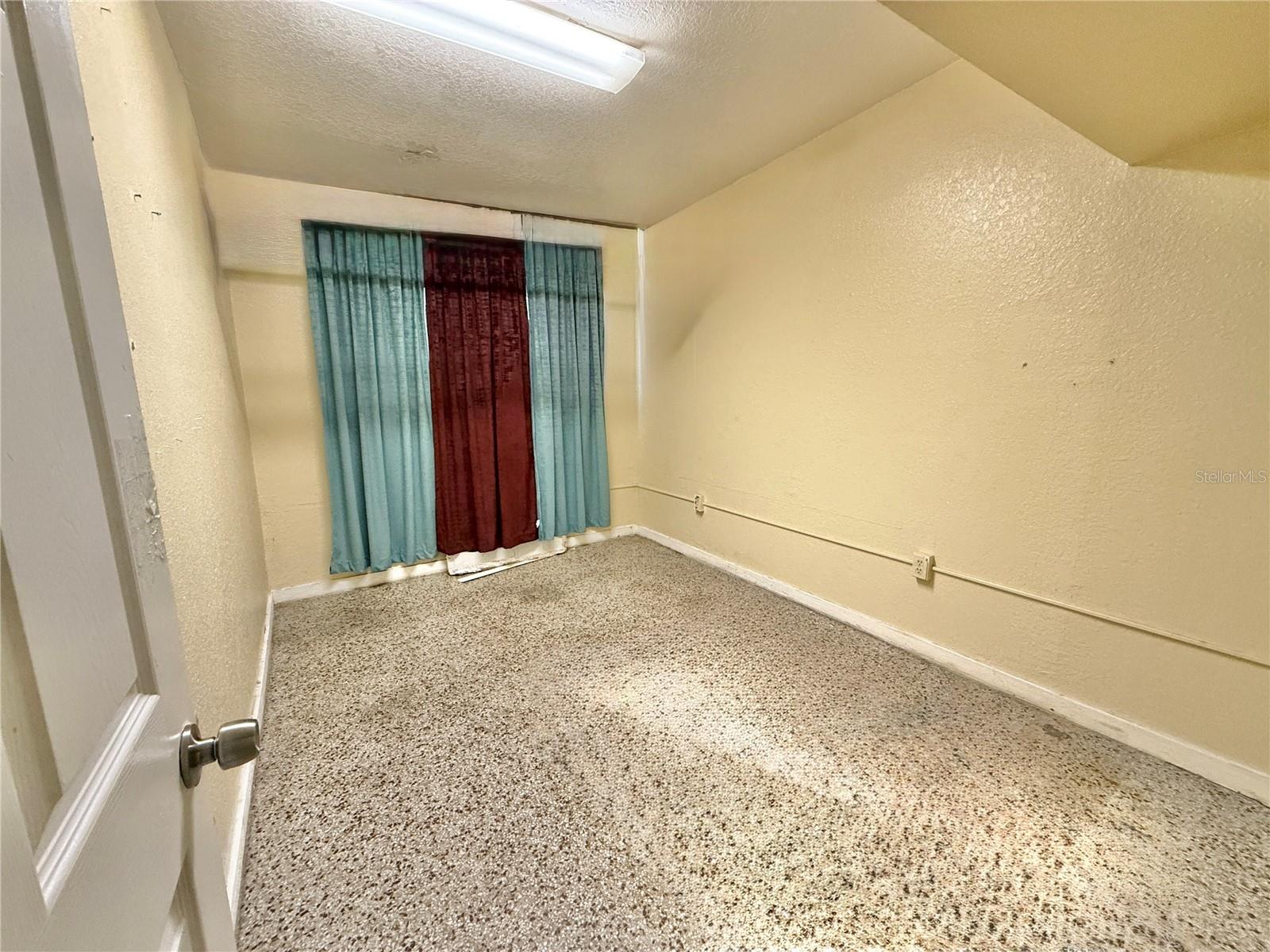 2720 W Vine St Property Photo 8