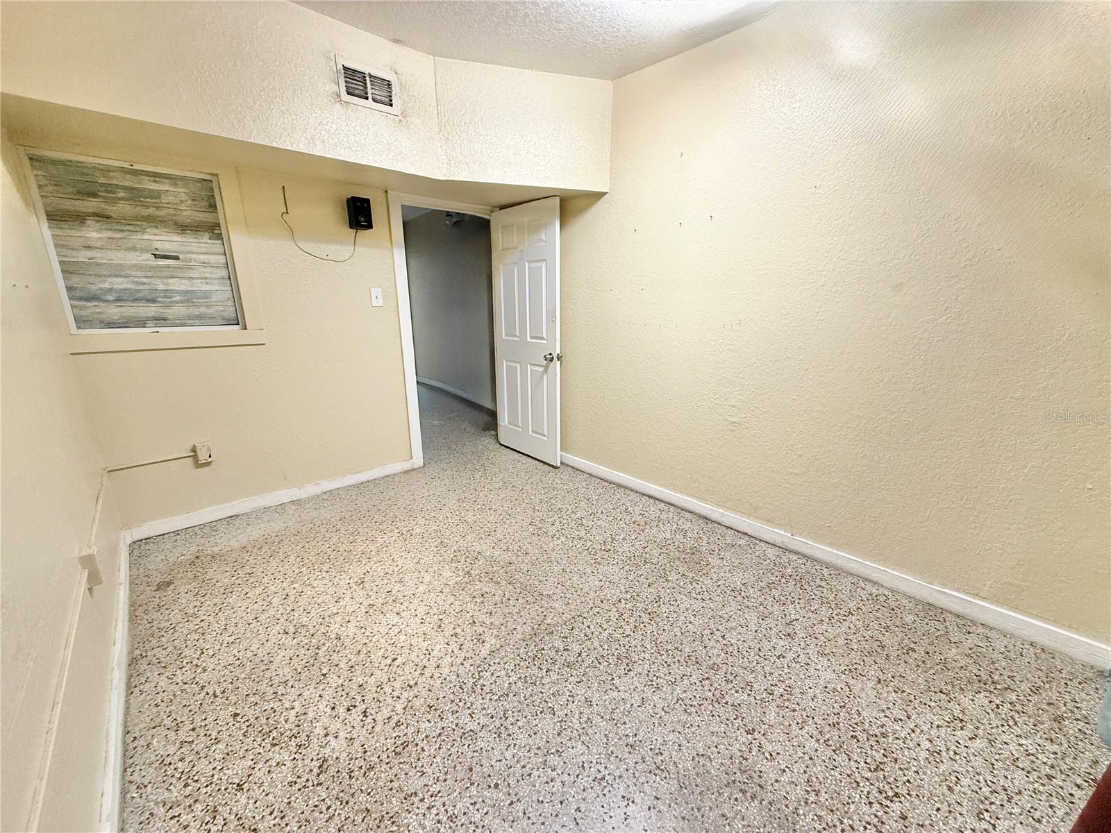 2720 W Vine St Property Photo 9