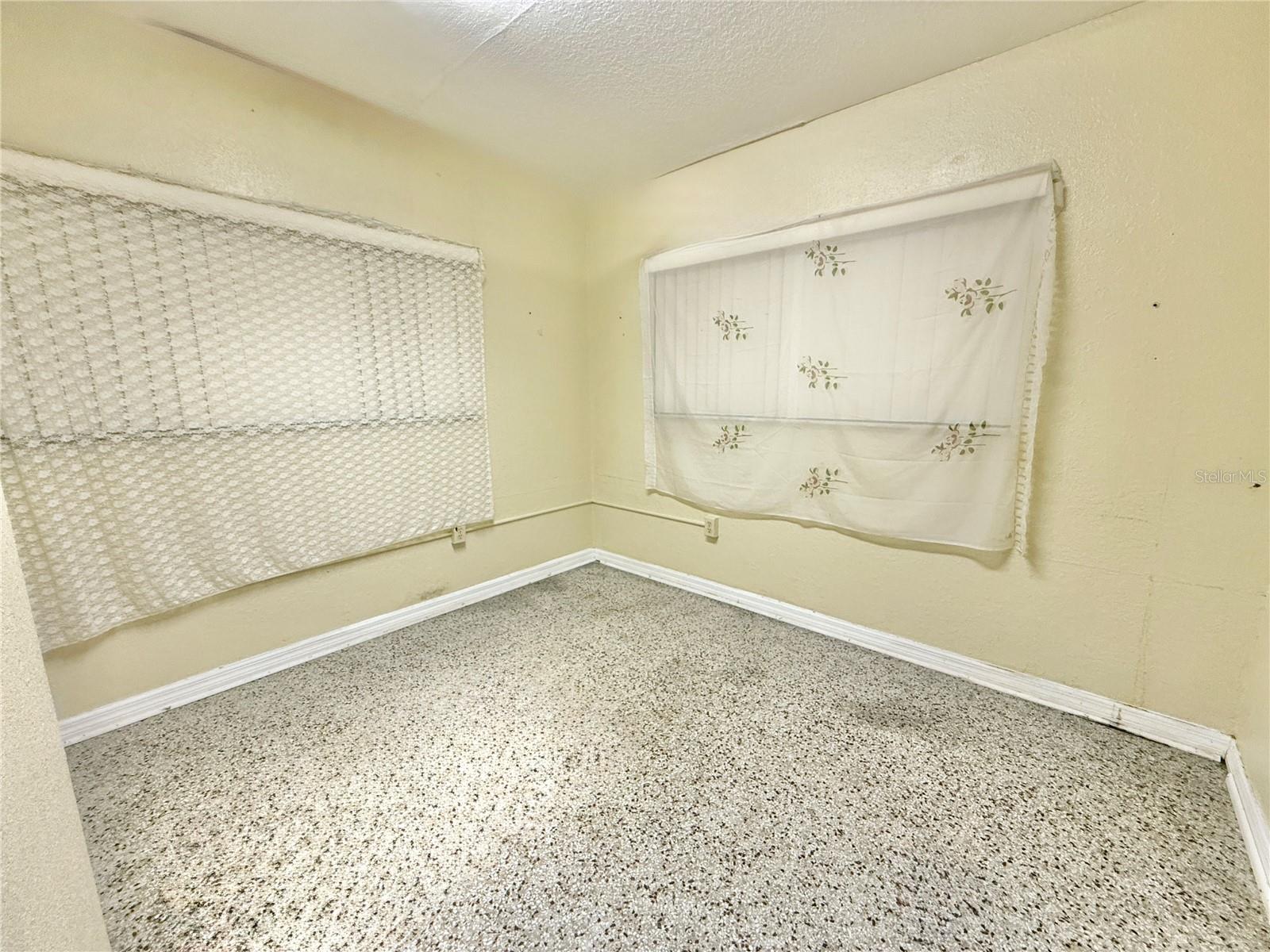 2720 W Vine St Property Photo 15