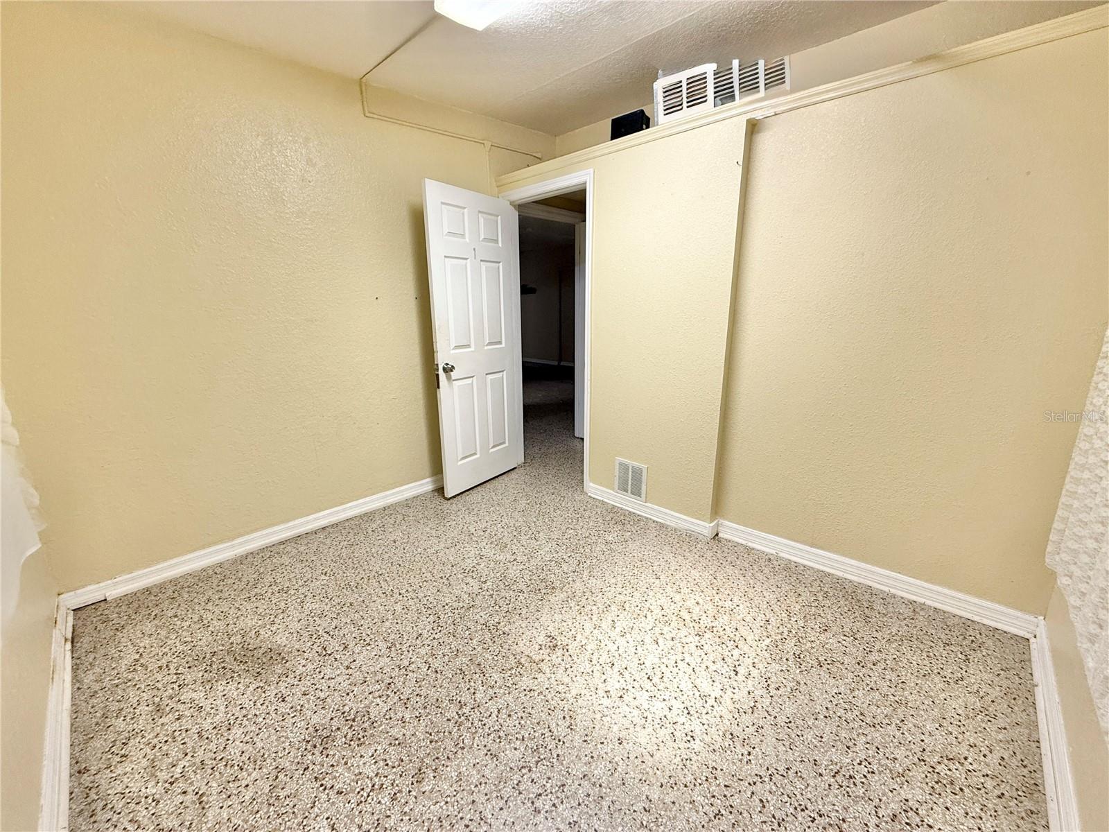 2720 W Vine St Property Photo 16