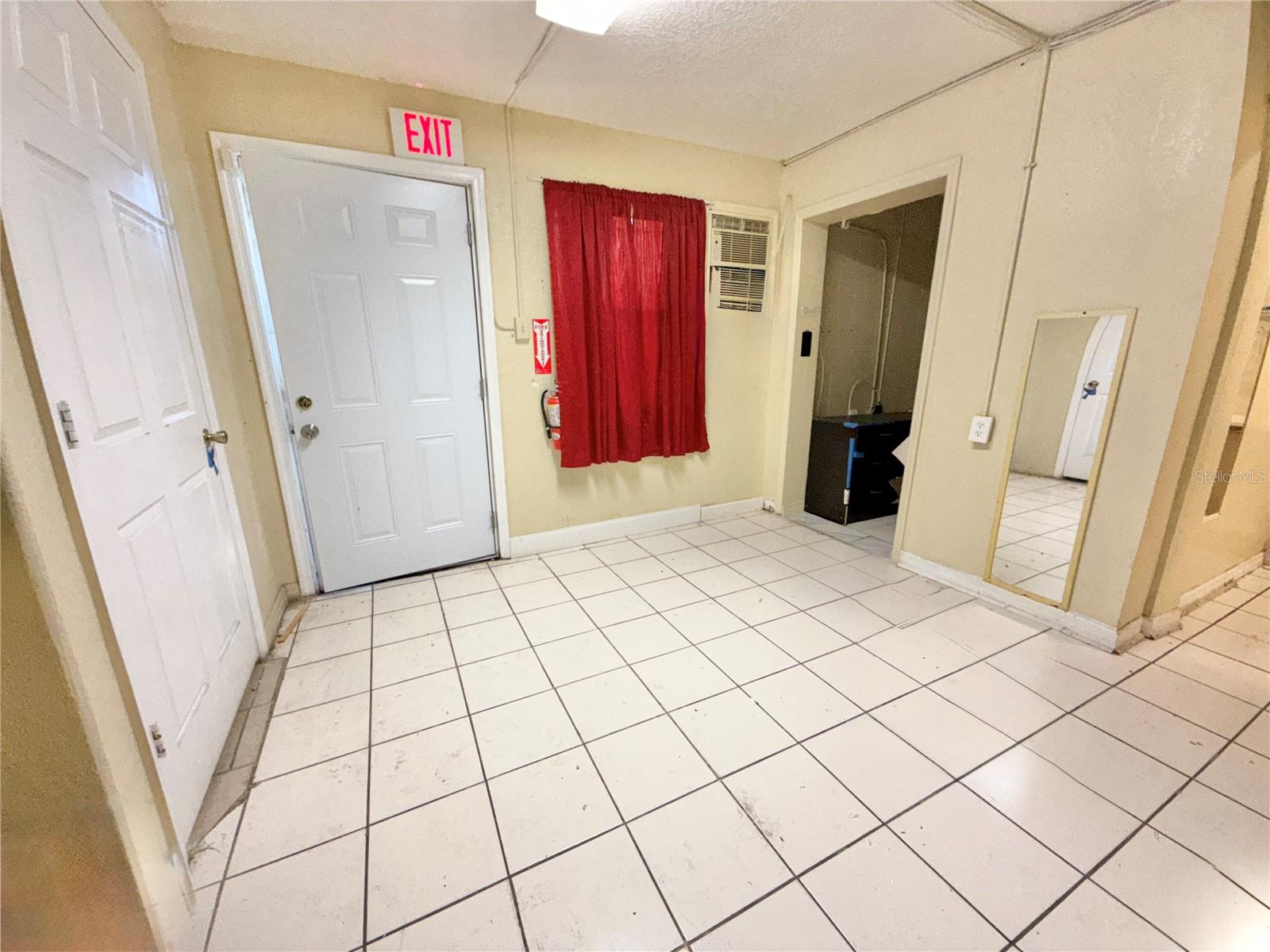 2720 W Vine St Property Photo 17